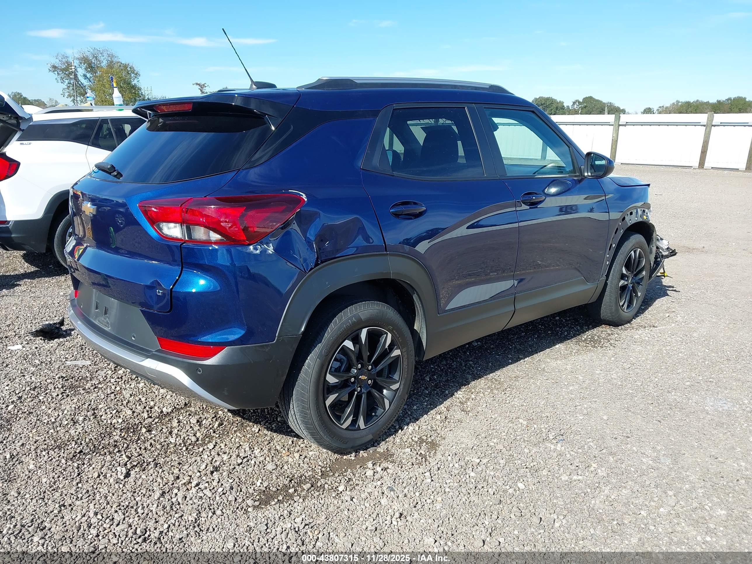 CHEVROLET TRAILBLAZER image 4