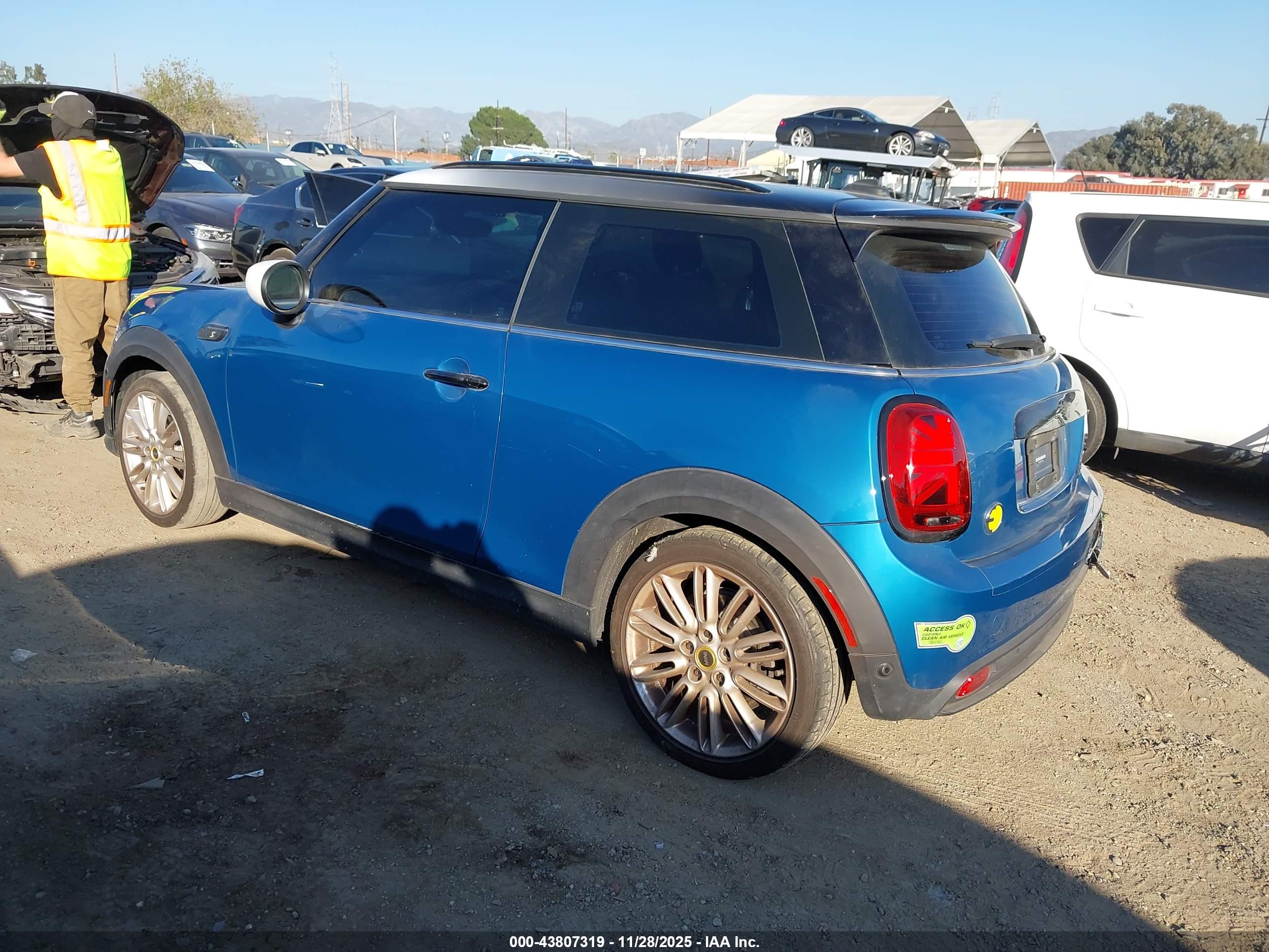 MINI SE image 3