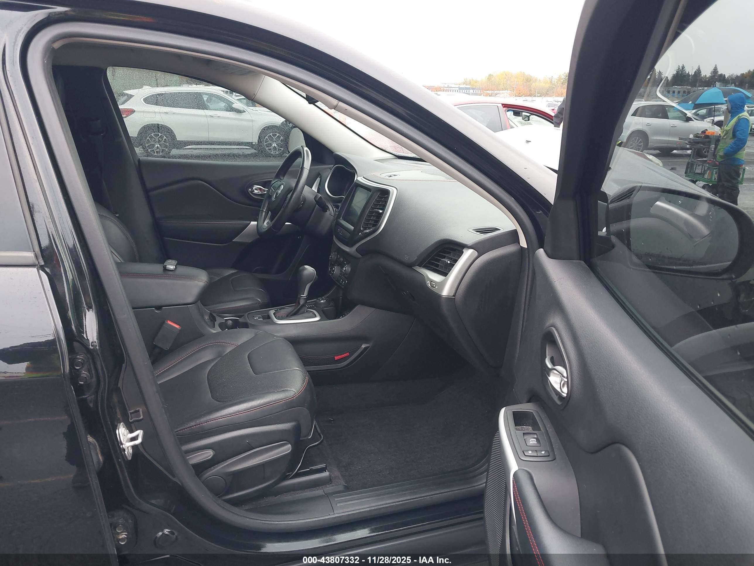 JEEP CHEROKEE image 5