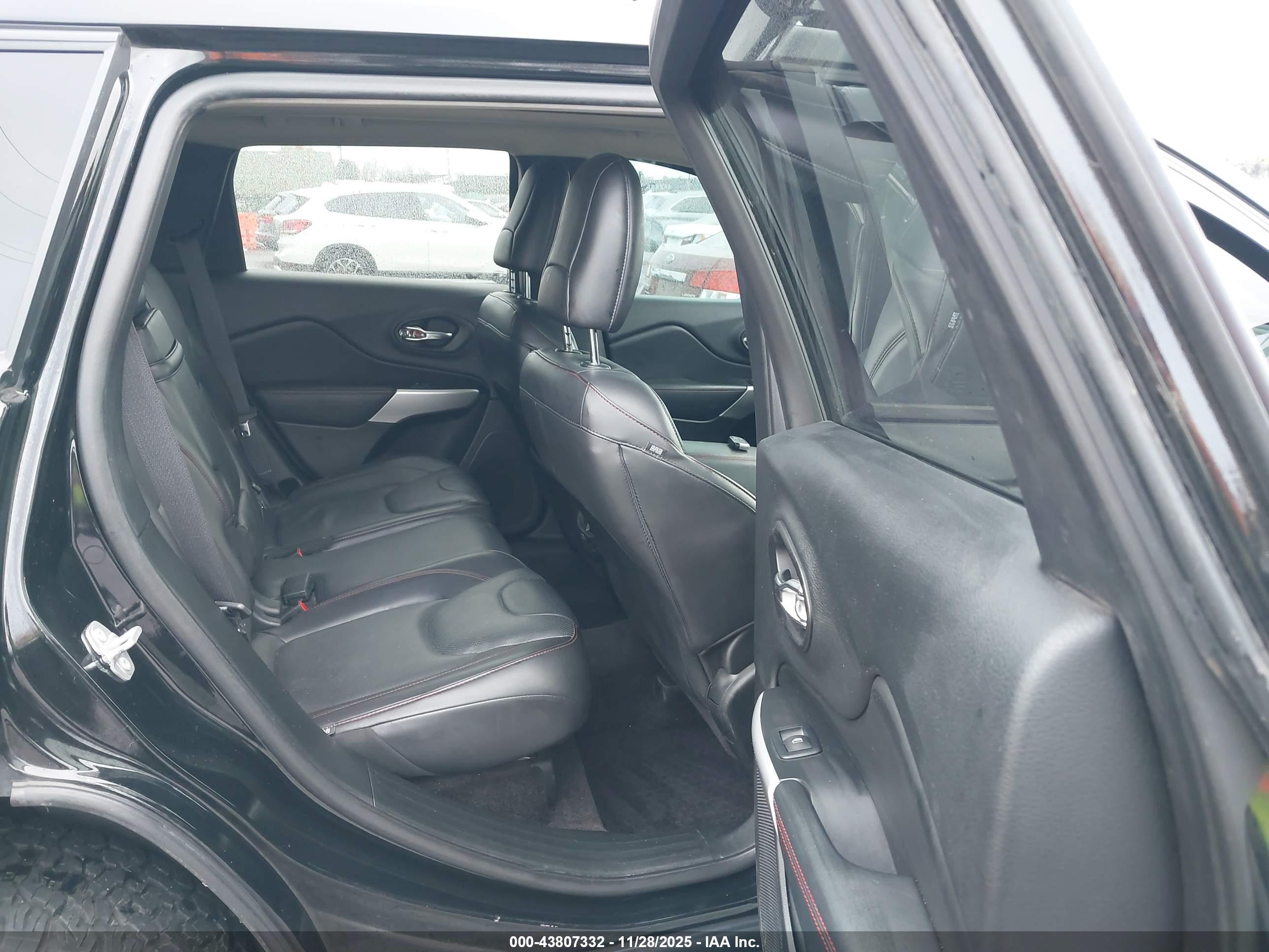 JEEP CHEROKEE image 8