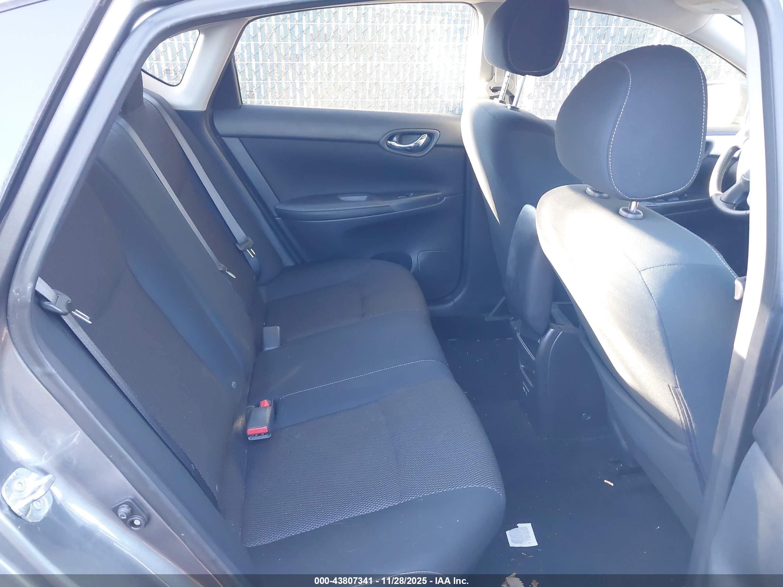 NISSAN SENTRA image 8