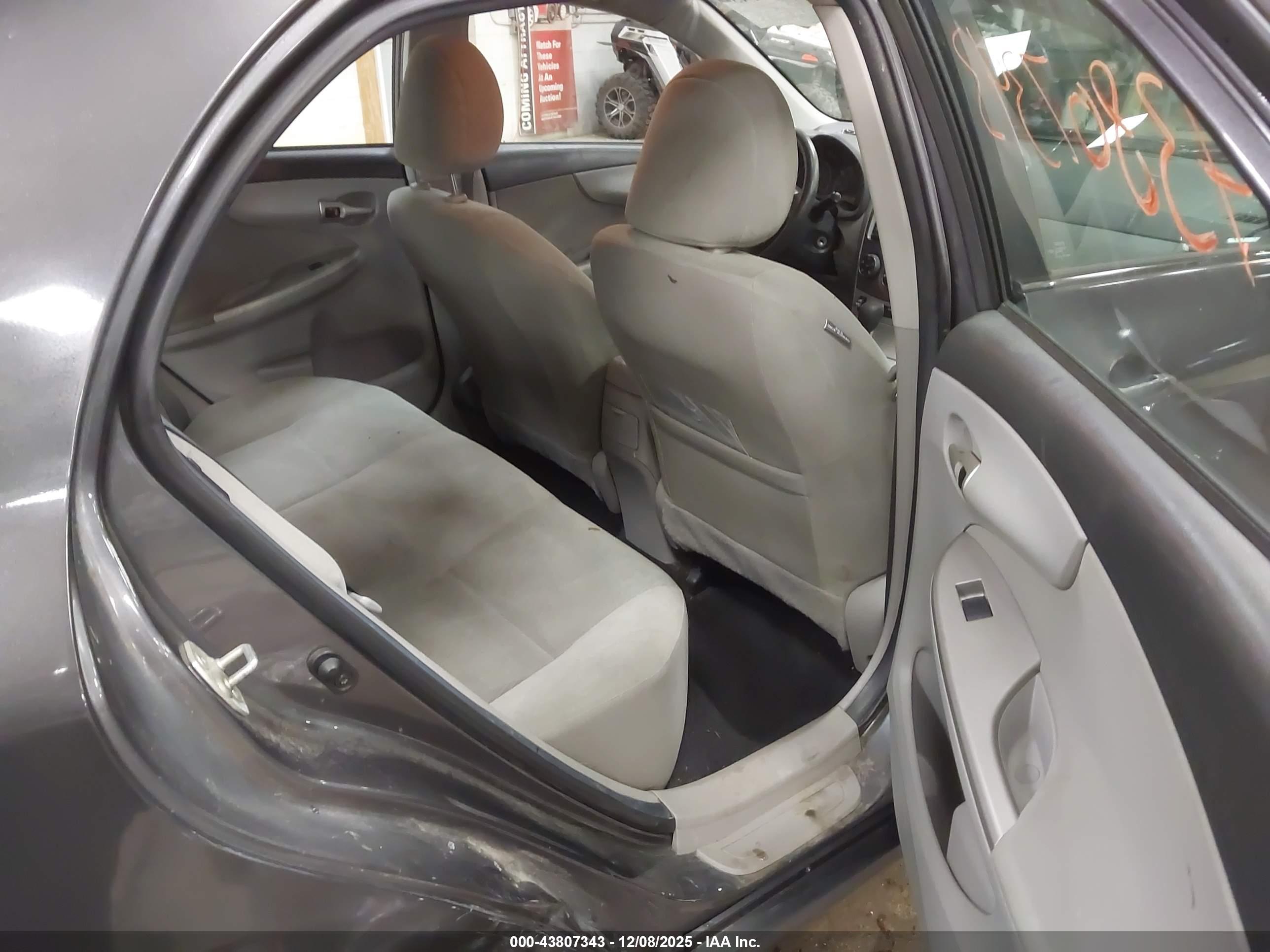 TOYOTA COROLLA image 8