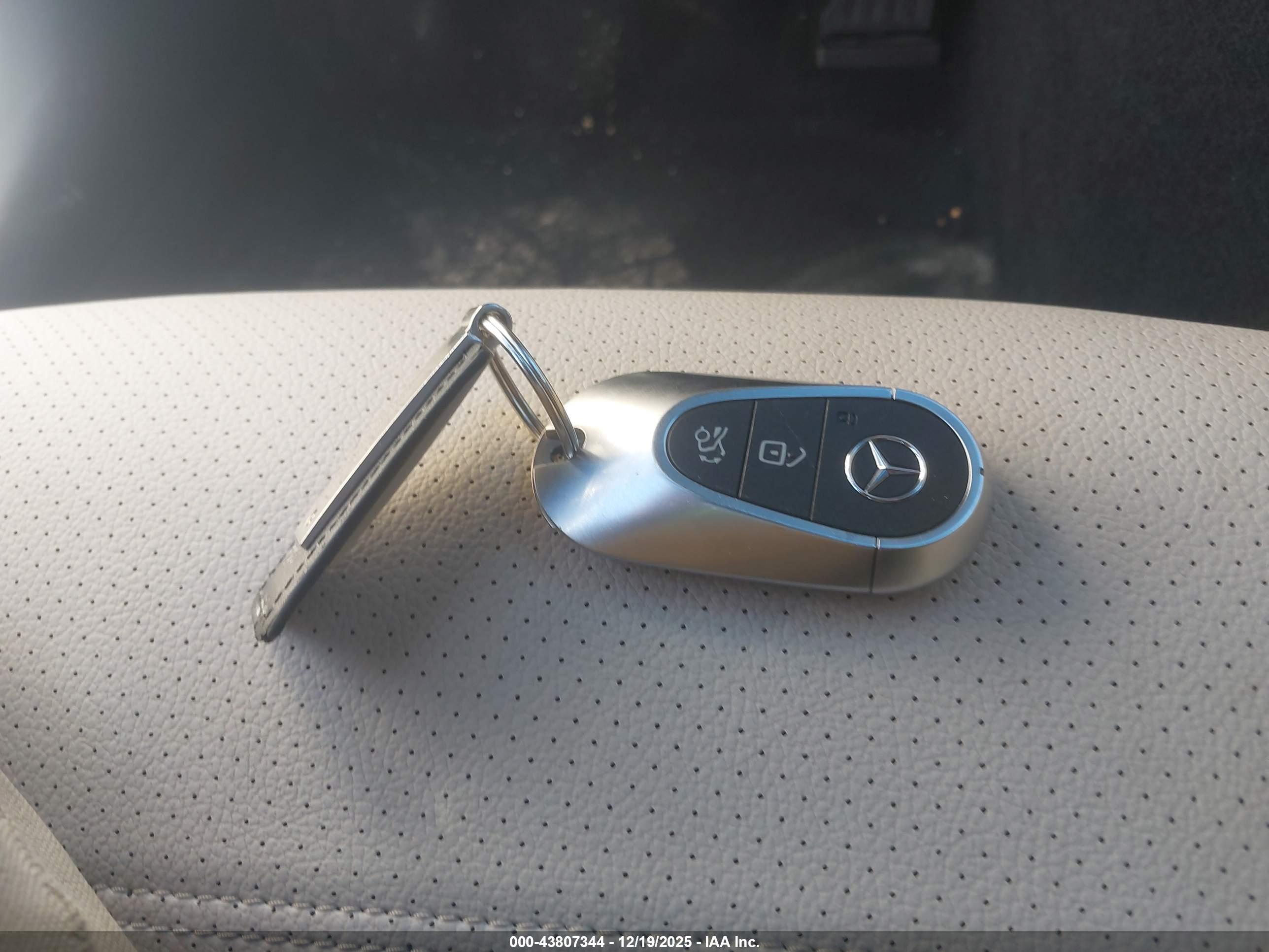 MERCEDES-BENZ C image 11