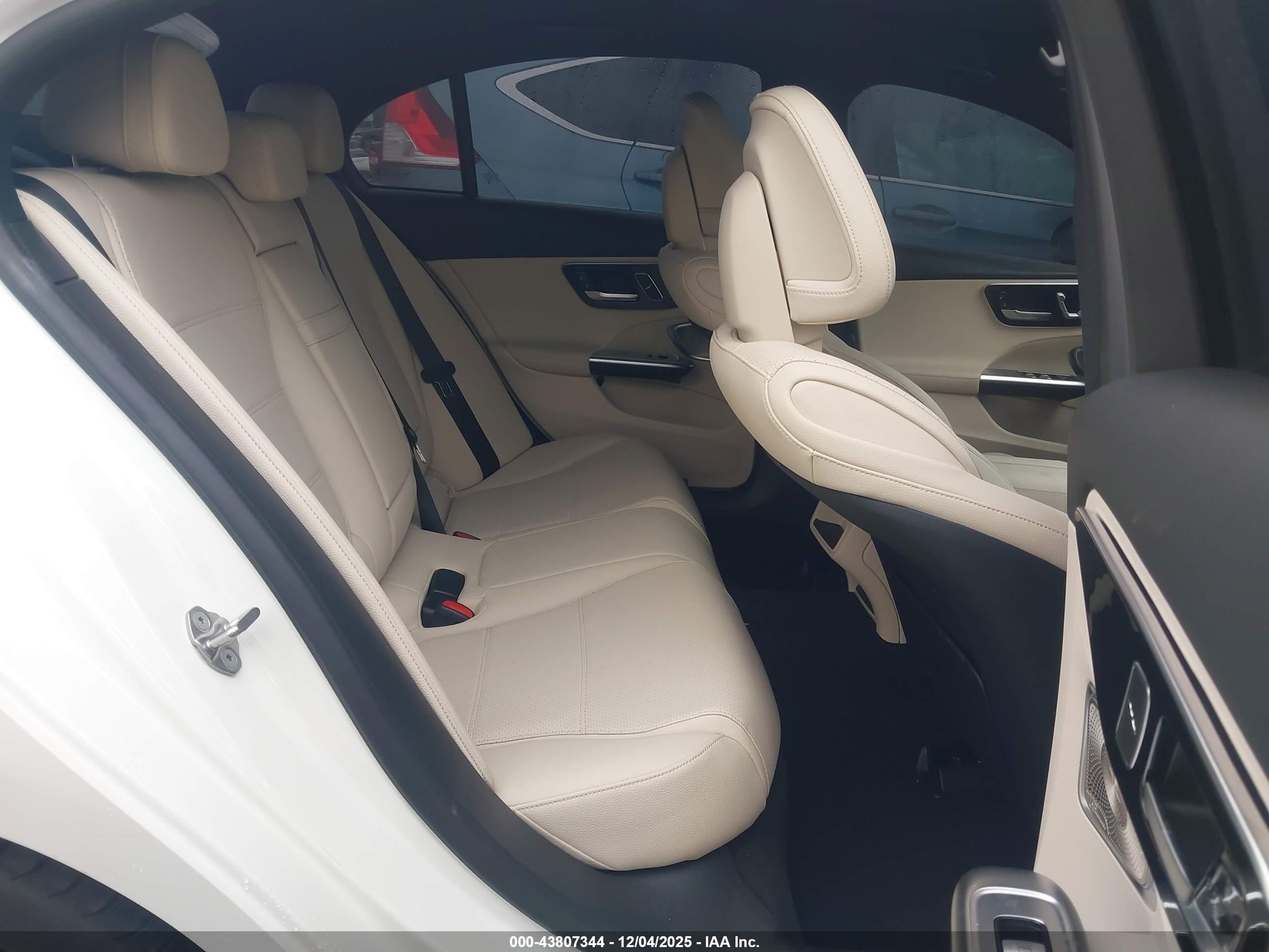 MERCEDES-BENZ C image 8