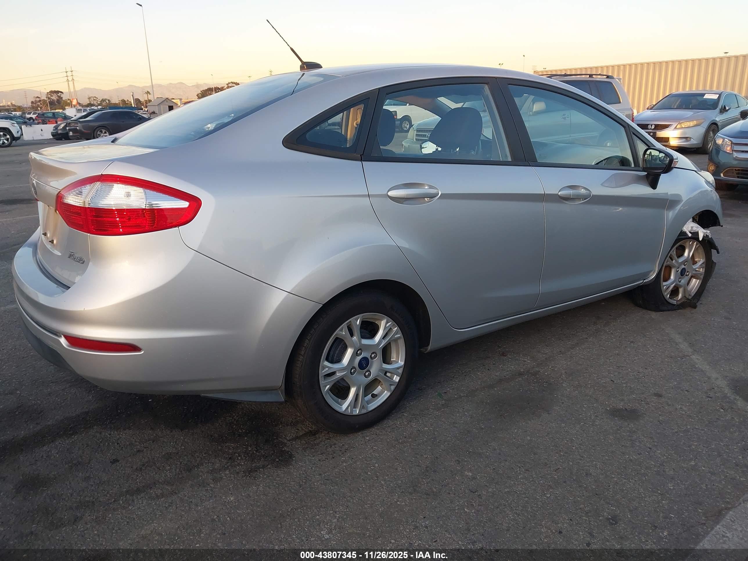 FORD FIESTA image 4