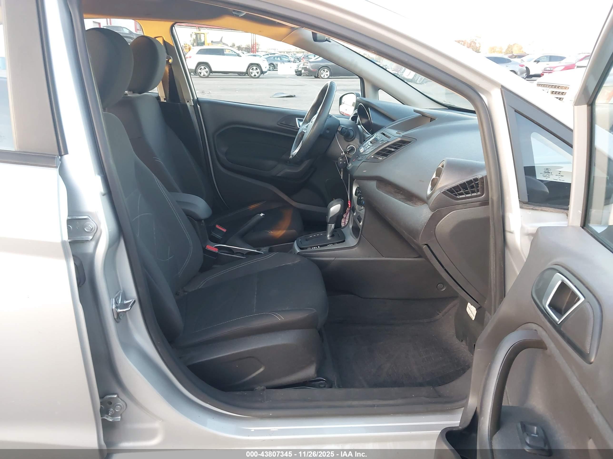 FORD FIESTA image 5
