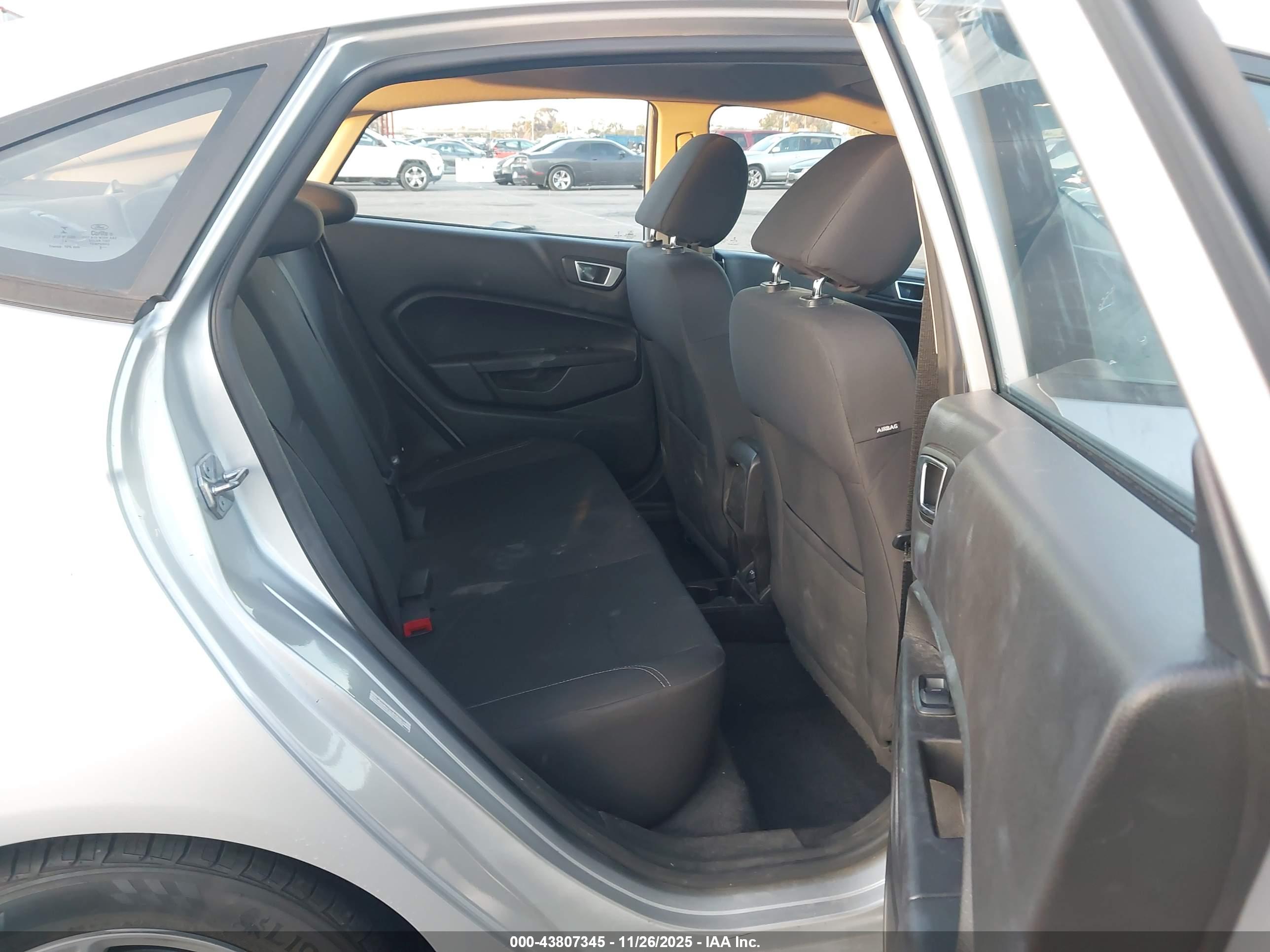 FORD FIESTA image 8