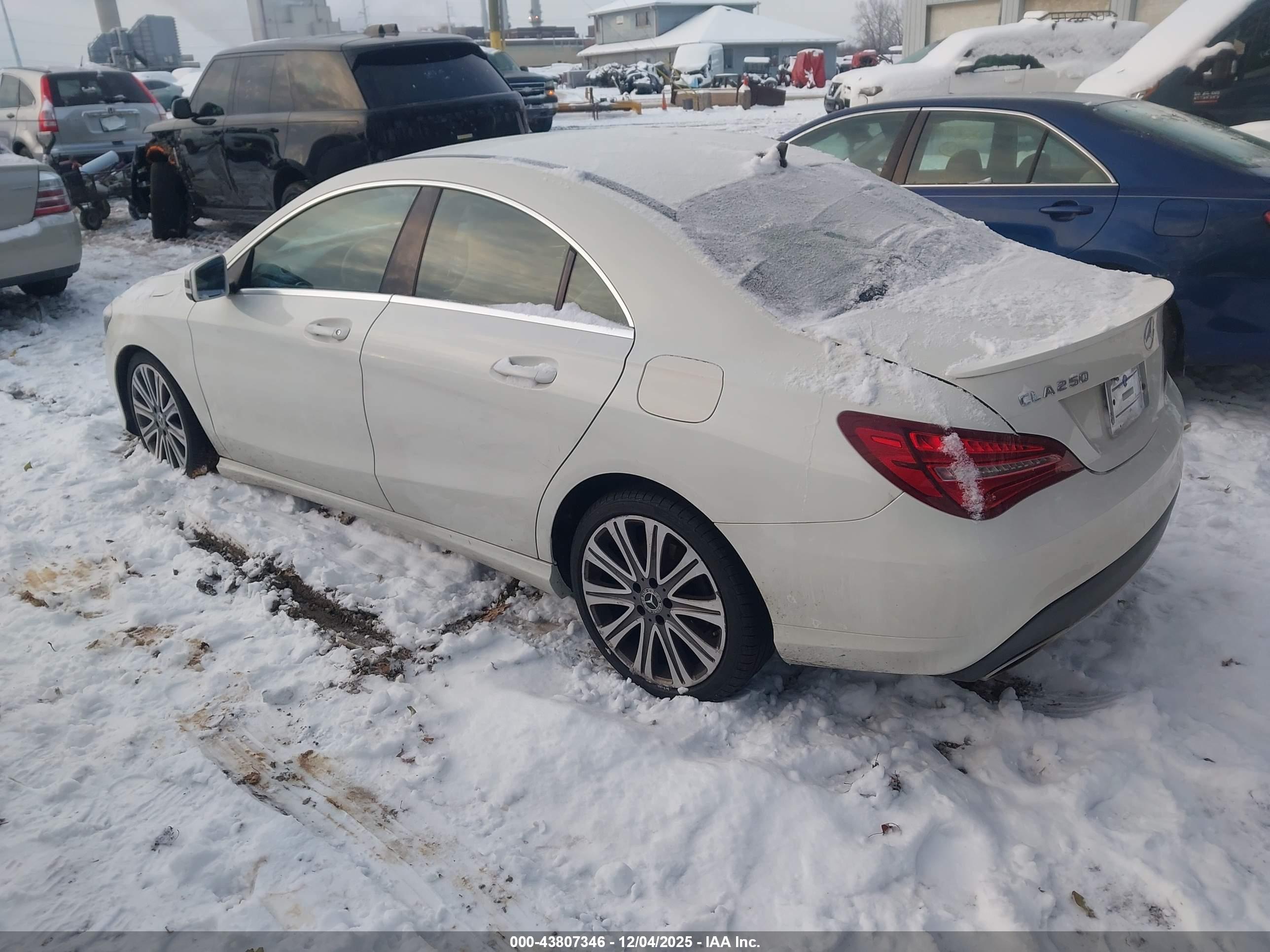 MERCEDES-BENZ CLA image 3