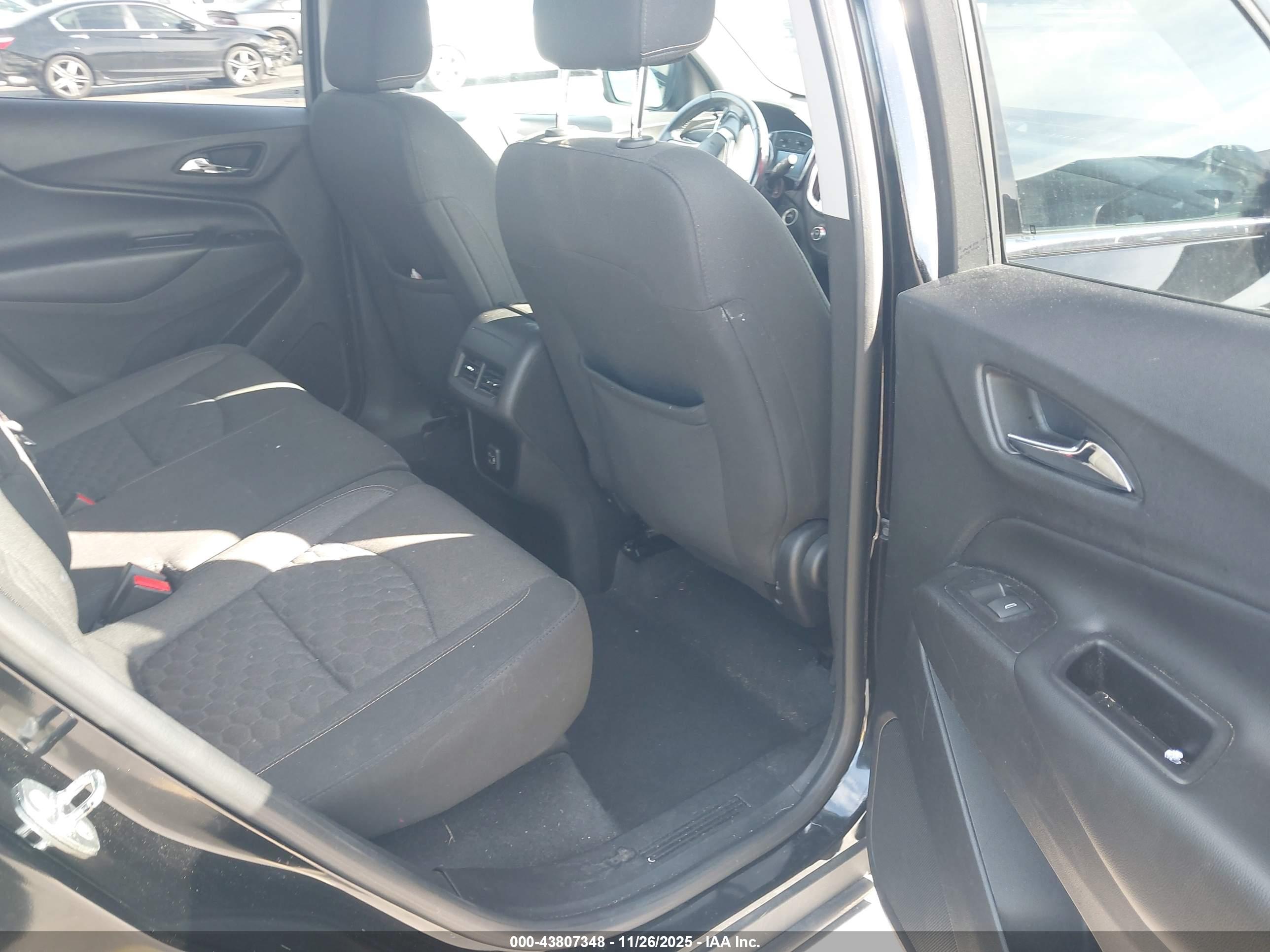 CHEVROLET EQUINOX image 8