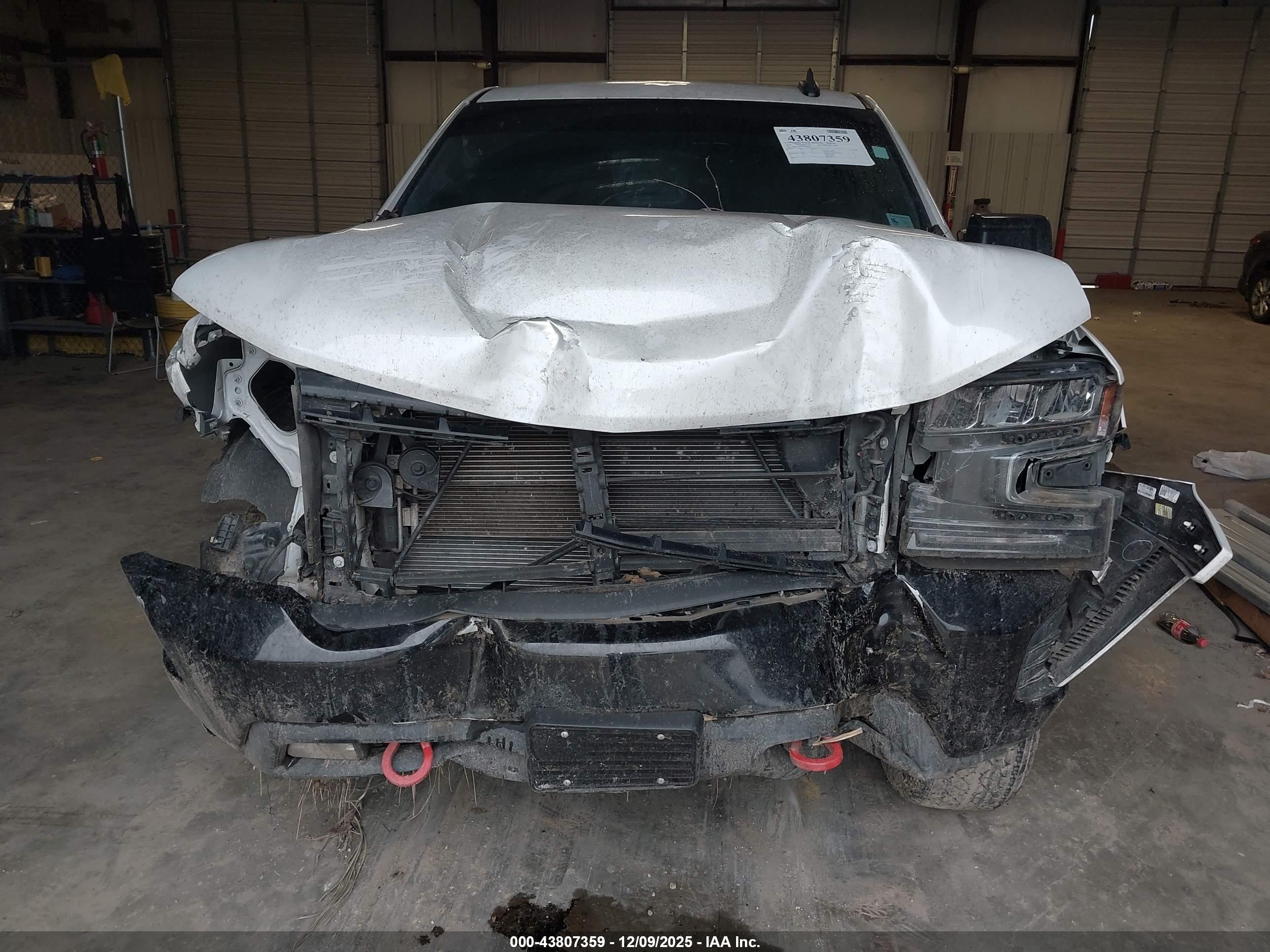 CHEVROLET SILVERADO image 6