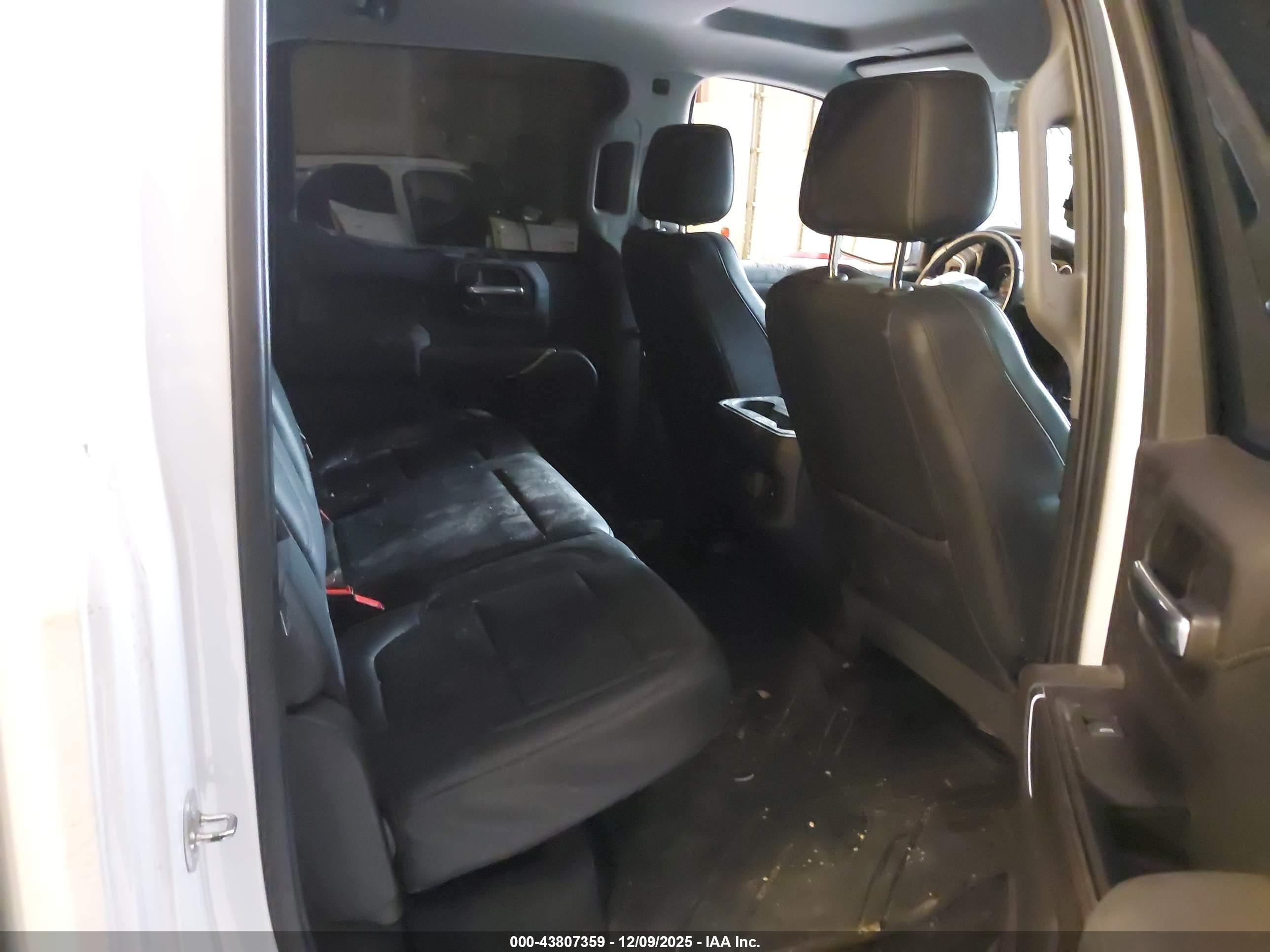 CHEVROLET SILVERADO image 8