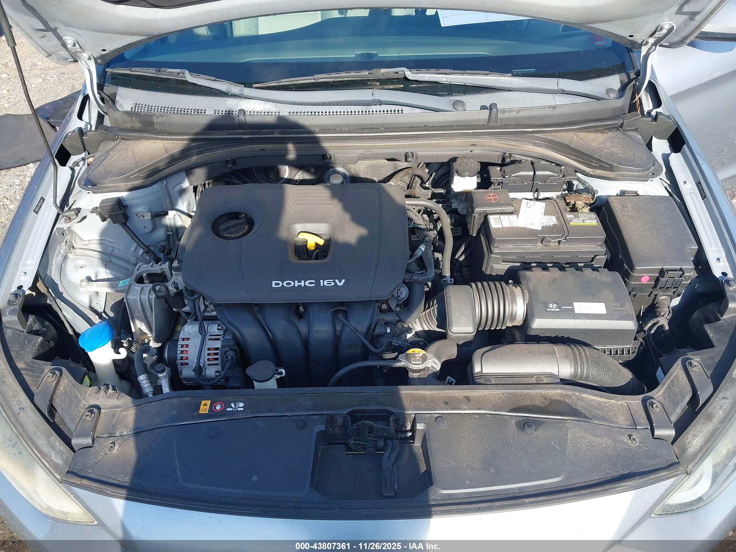 HYUNDAI ELANTRA image 10