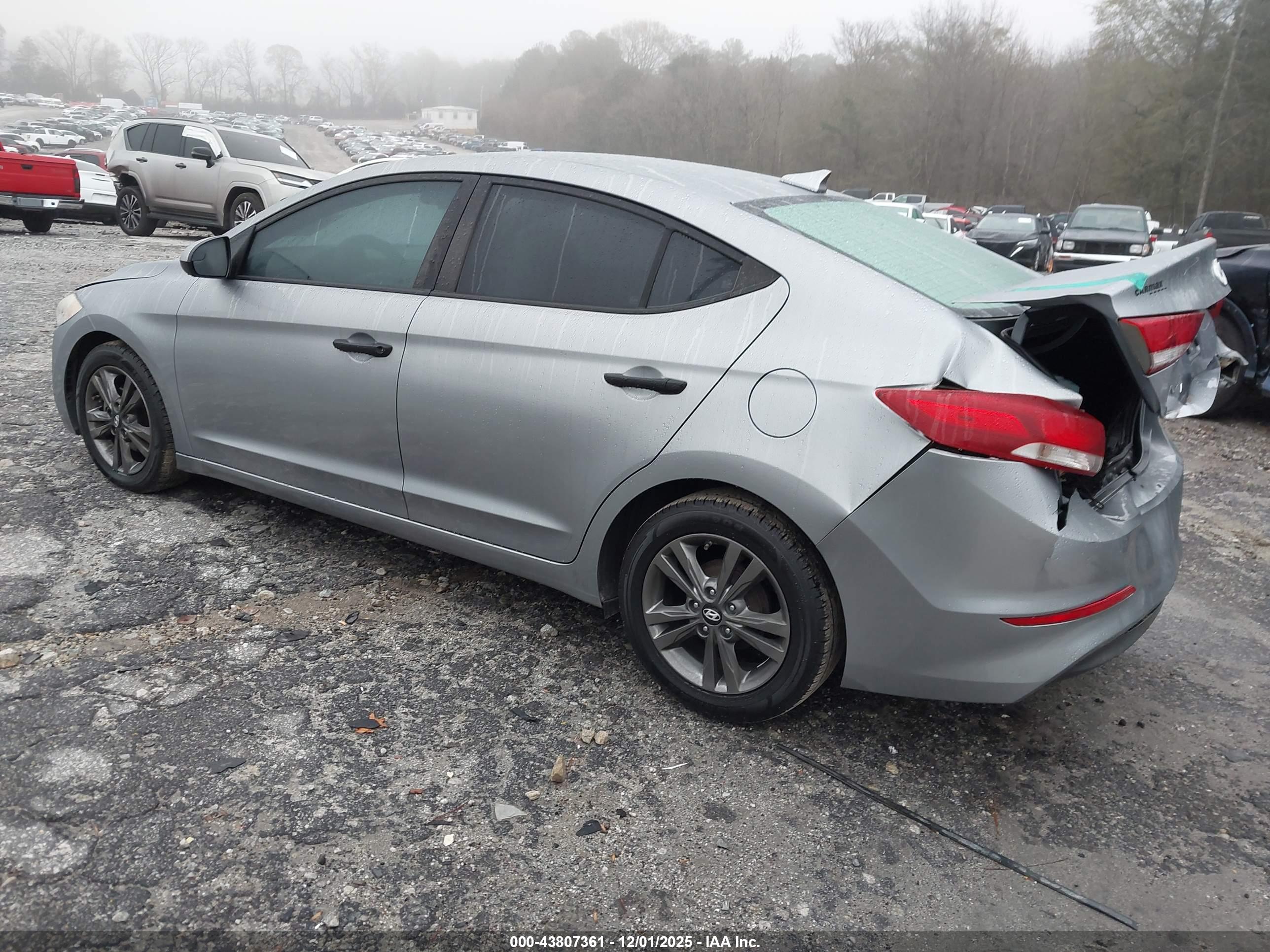 HYUNDAI ELANTRA image 3