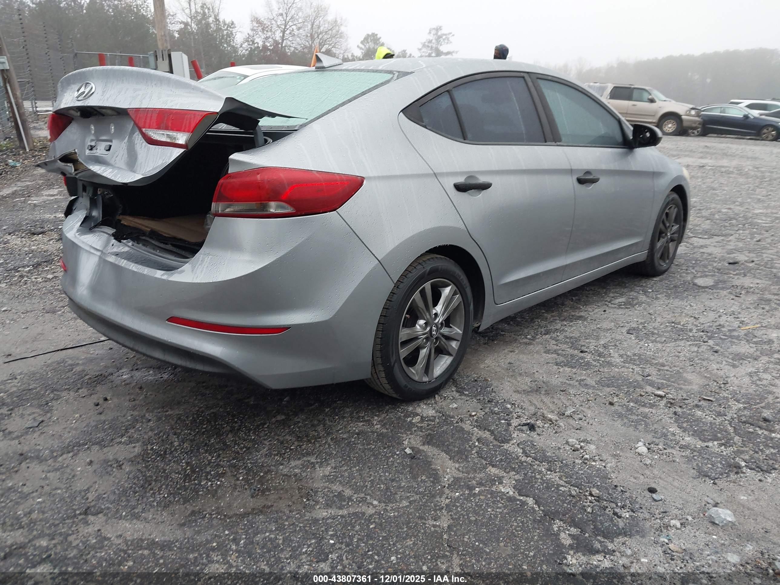 HYUNDAI ELANTRA image 4