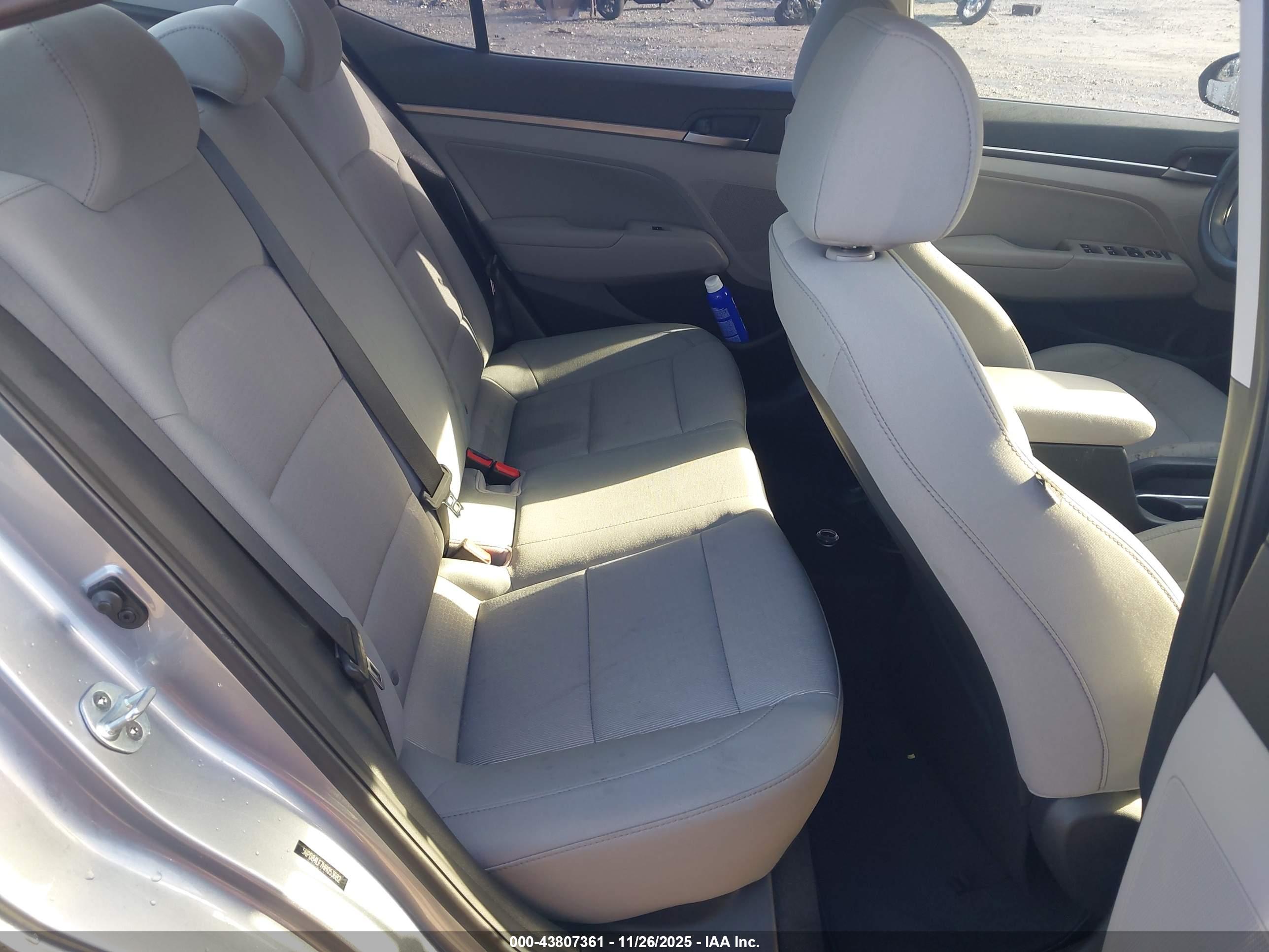 HYUNDAI ELANTRA image 8