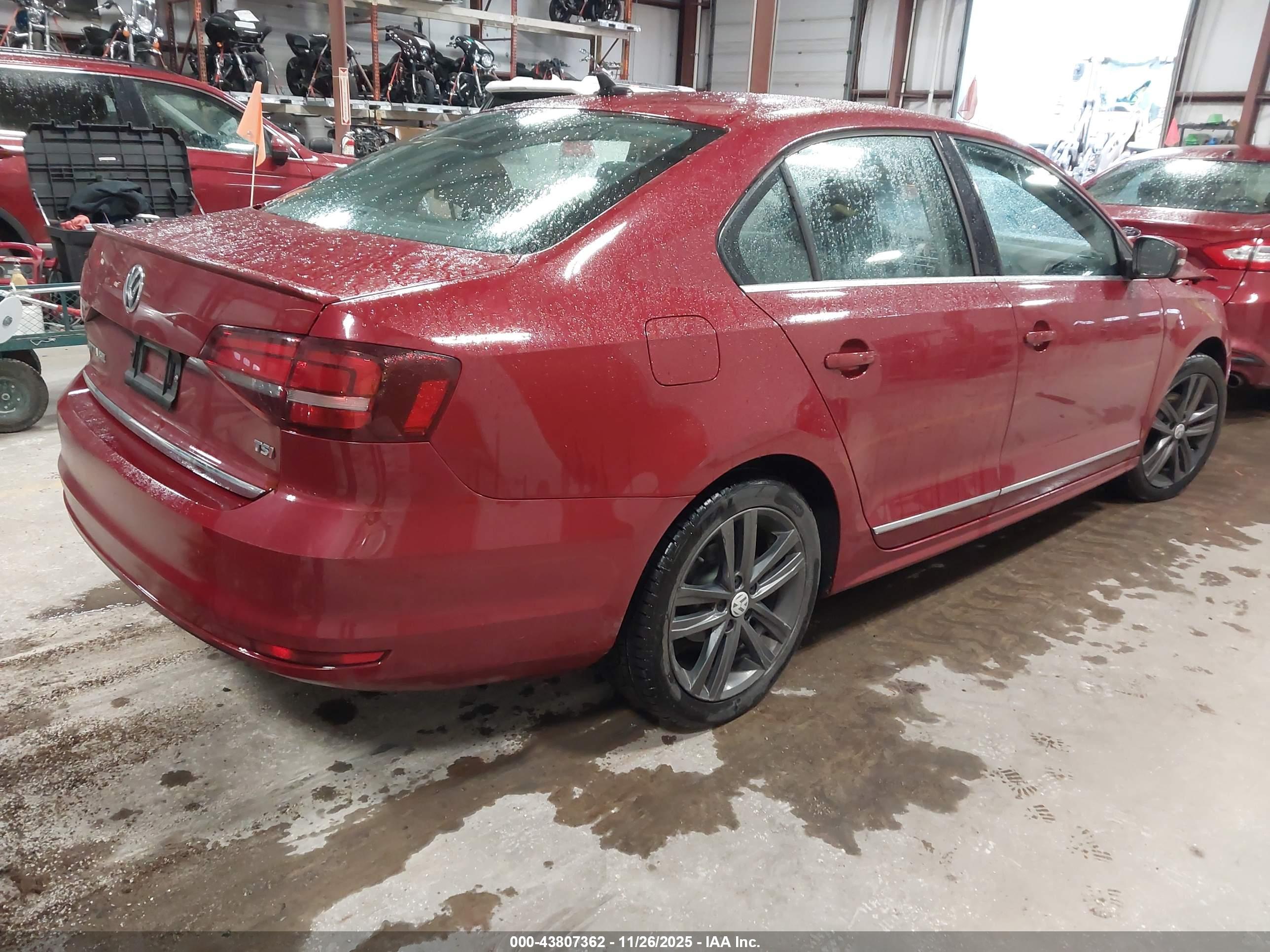 VOLKSWAGEN JETTA image 4