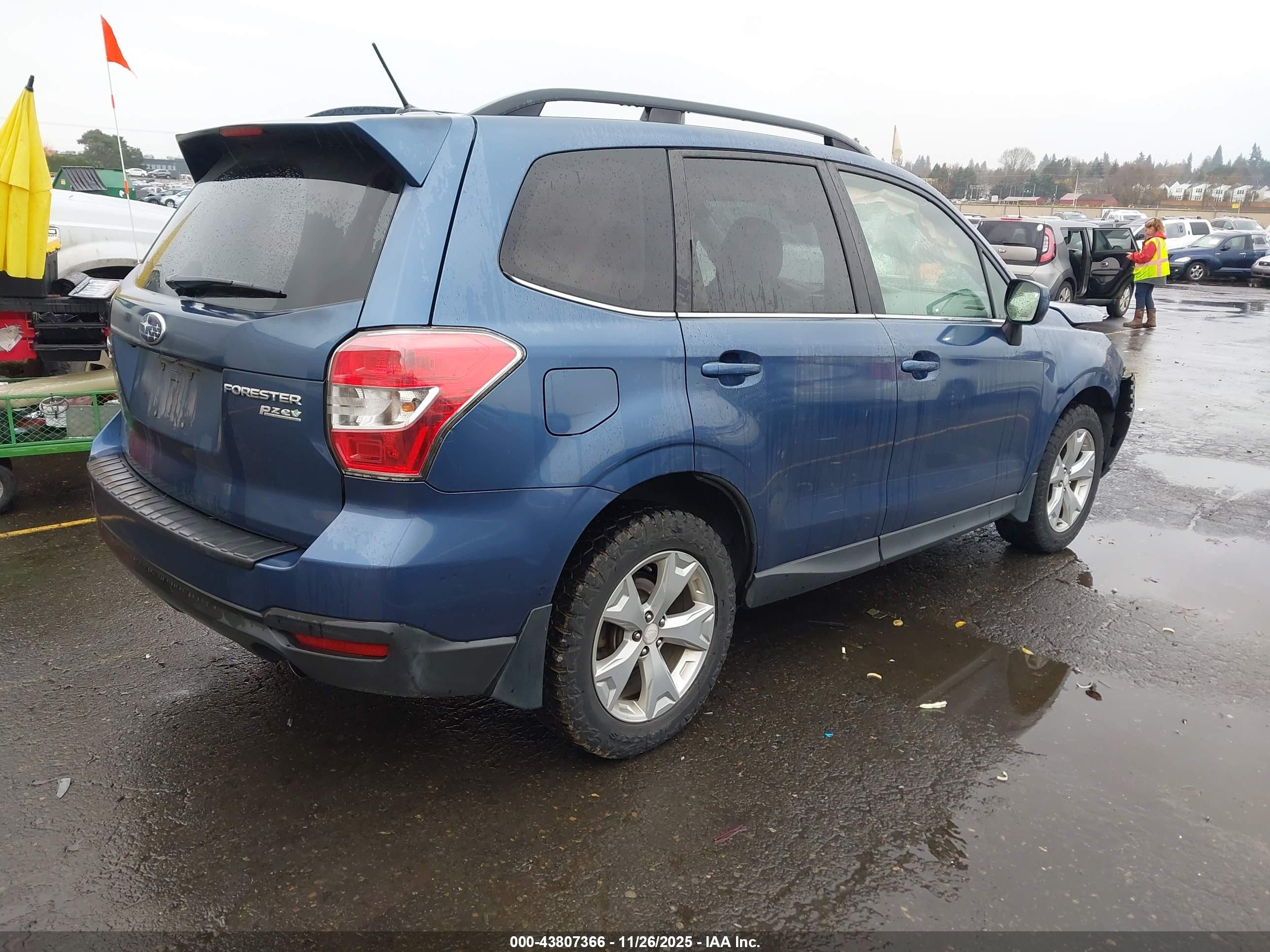 SUBARU FORESTER image 4