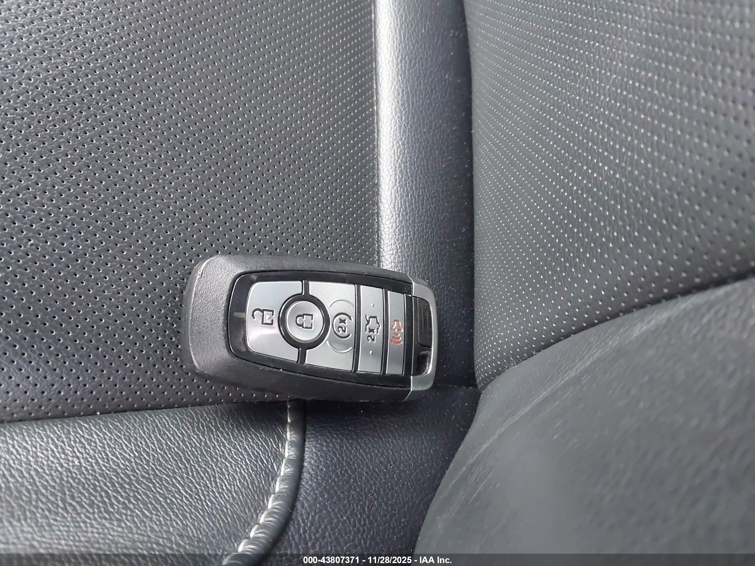 FORD FUSION image 11