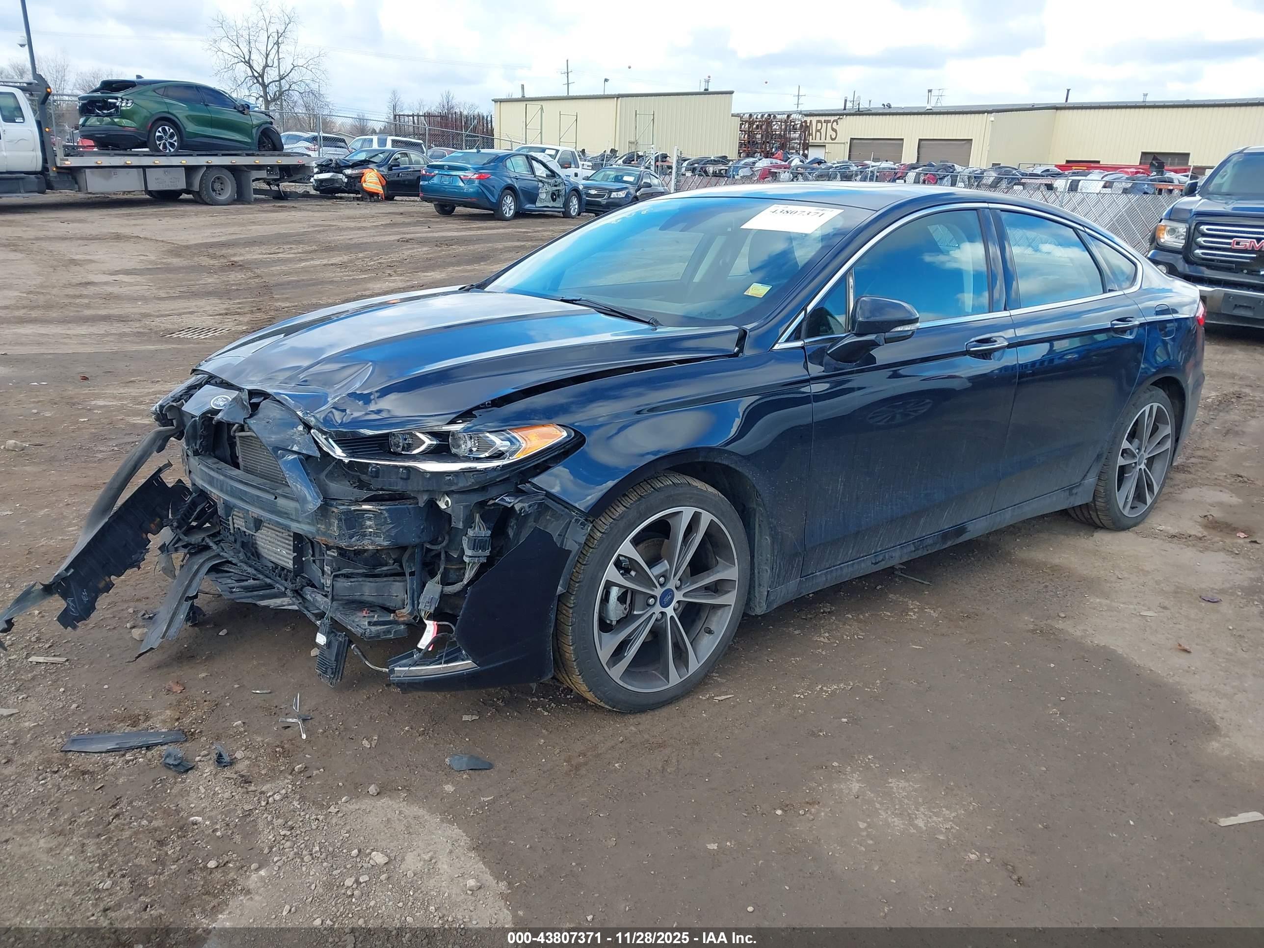 FORD FUSION image 2