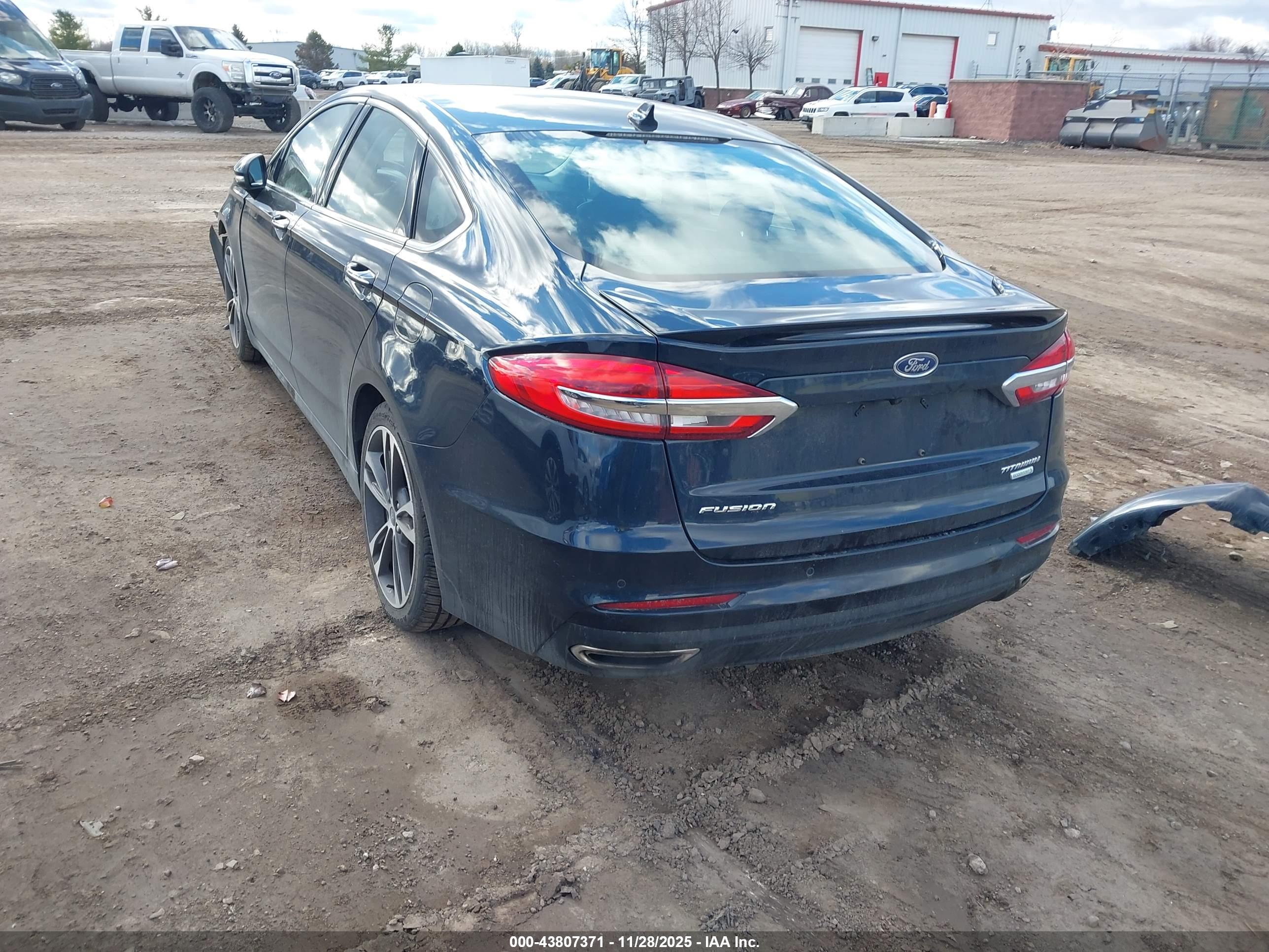 FORD FUSION image 3
