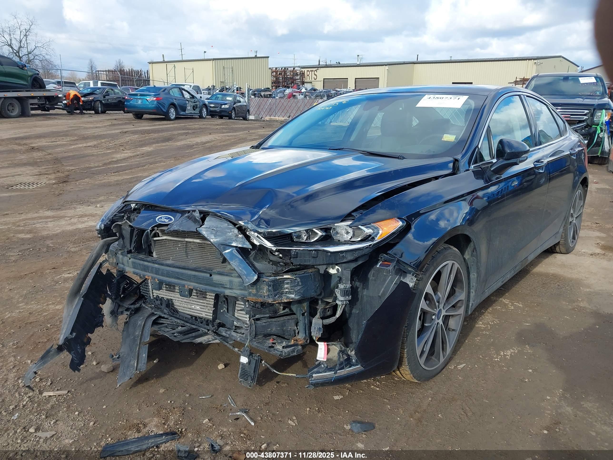 FORD FUSION image 6