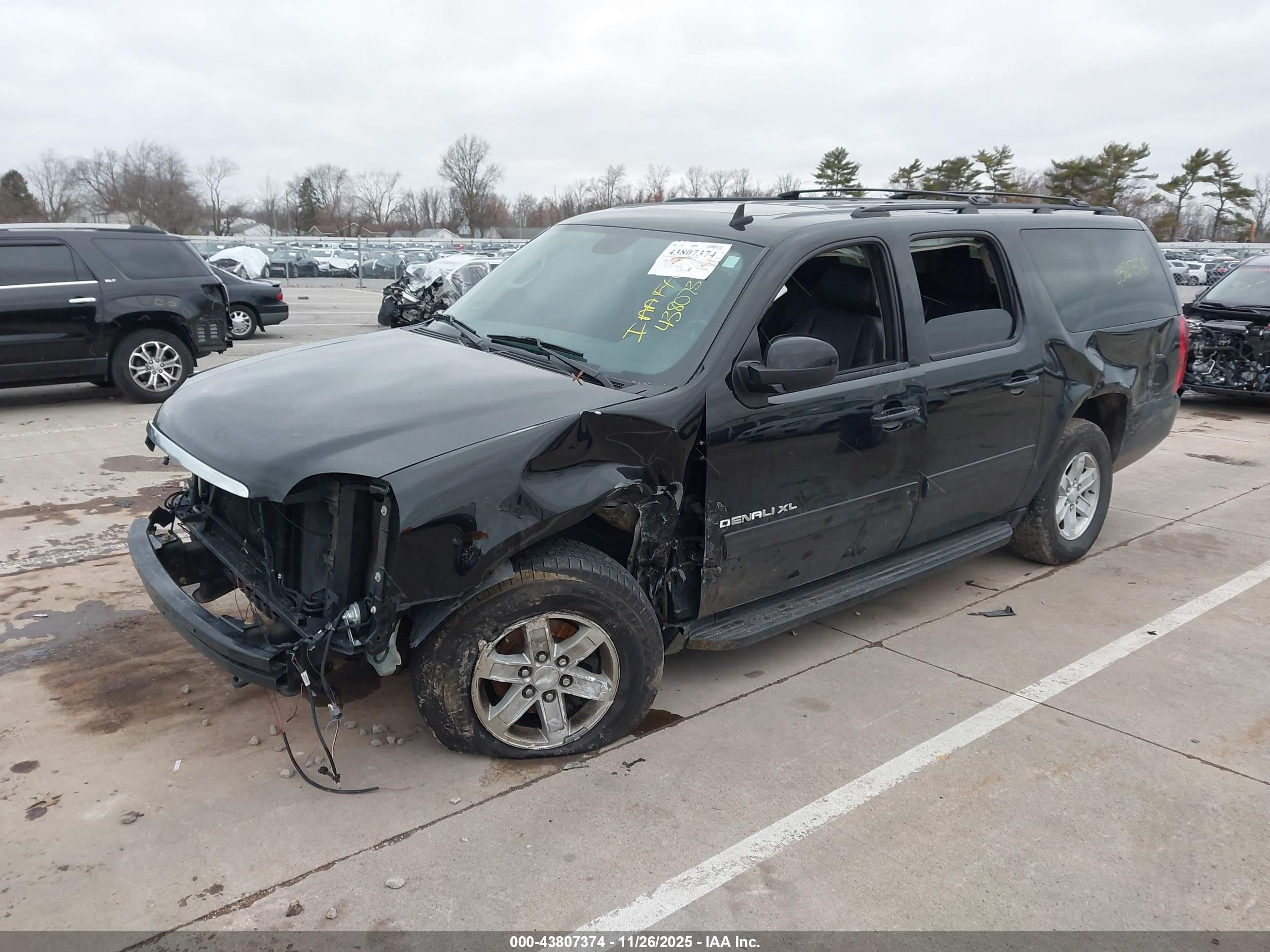 GMC YUKON image 2