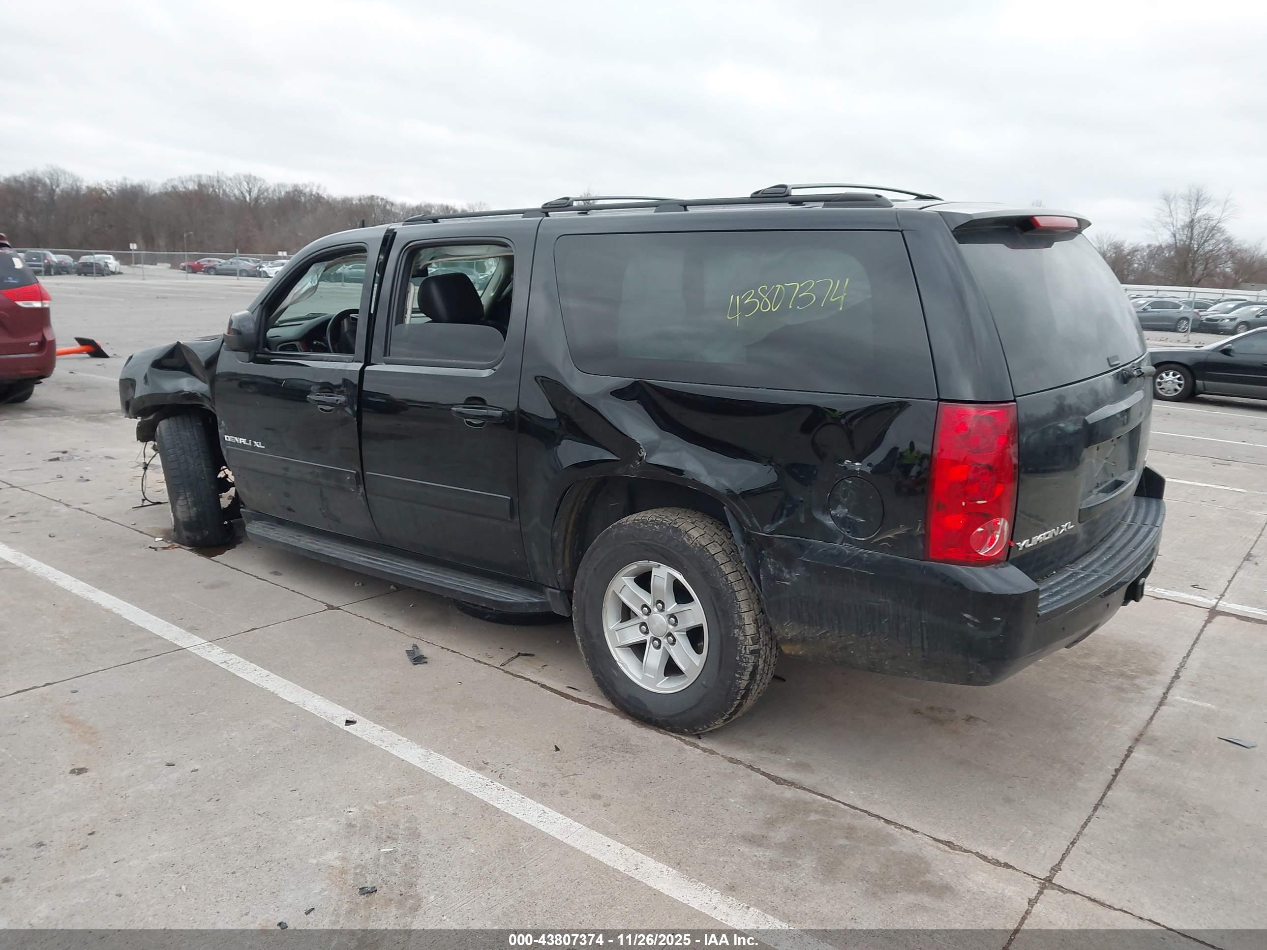 GMC YUKON image 3
