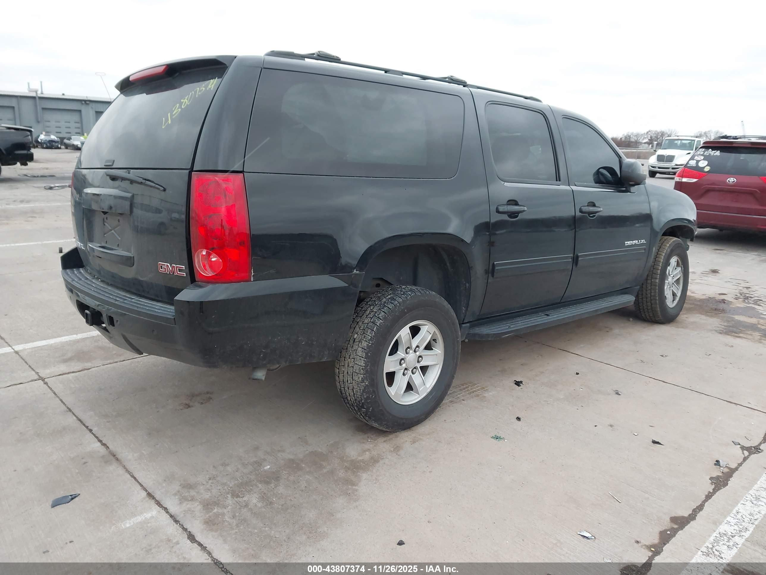 GMC YUKON image 4