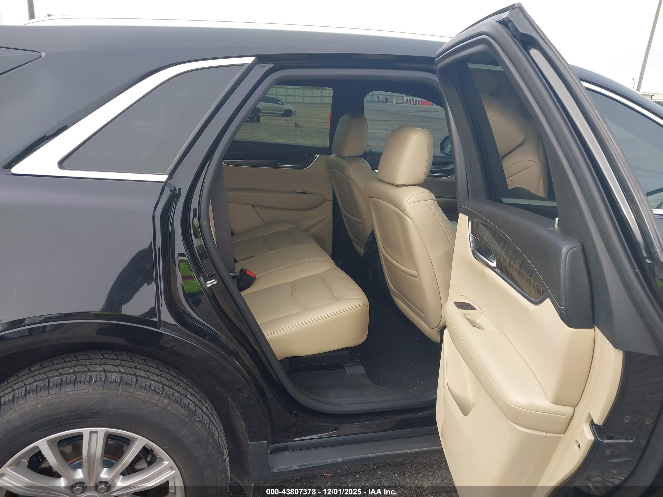 CADILLAC XT5 image 8