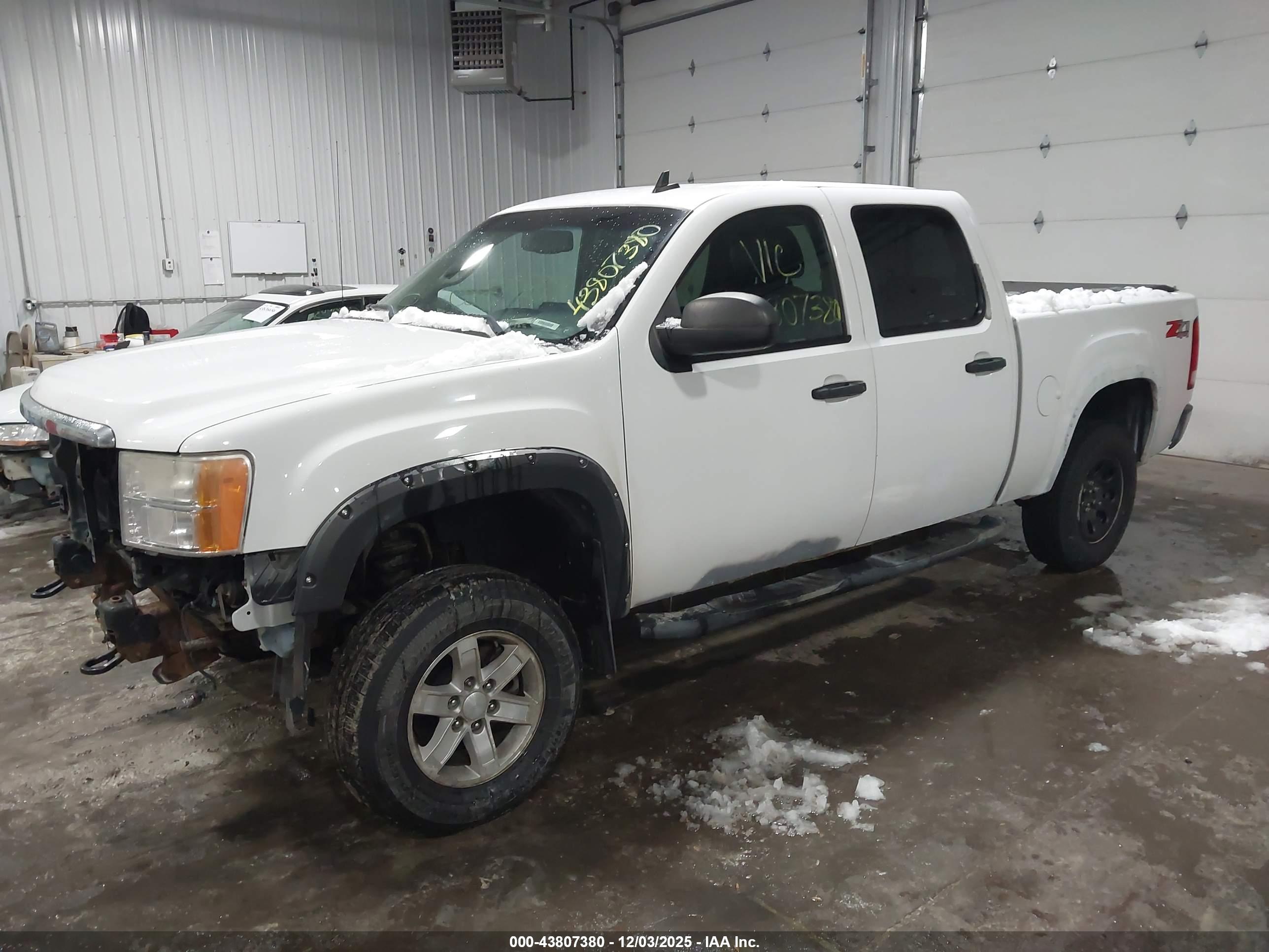 GMC SIERRA image 2
