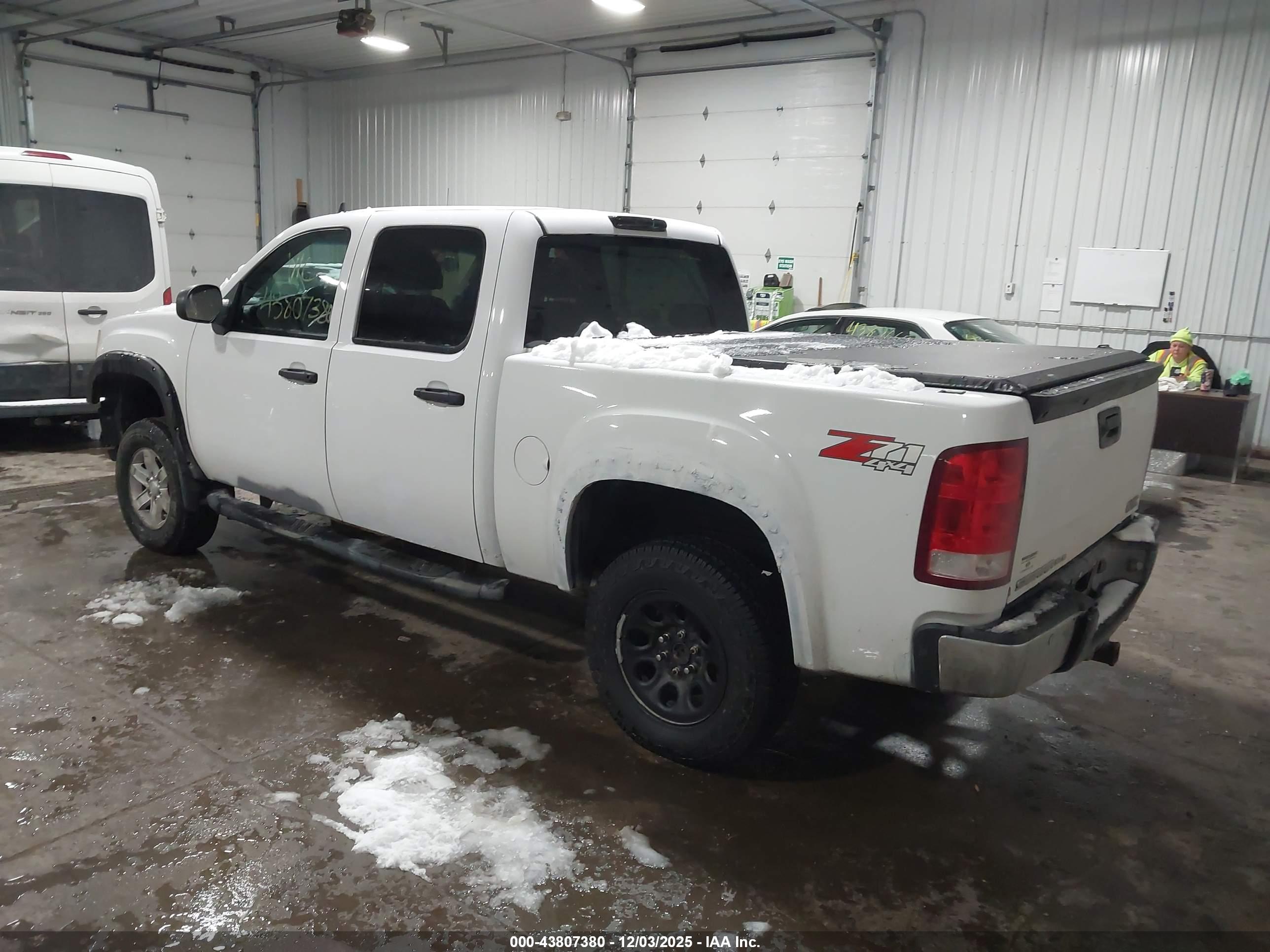 GMC SIERRA image 3