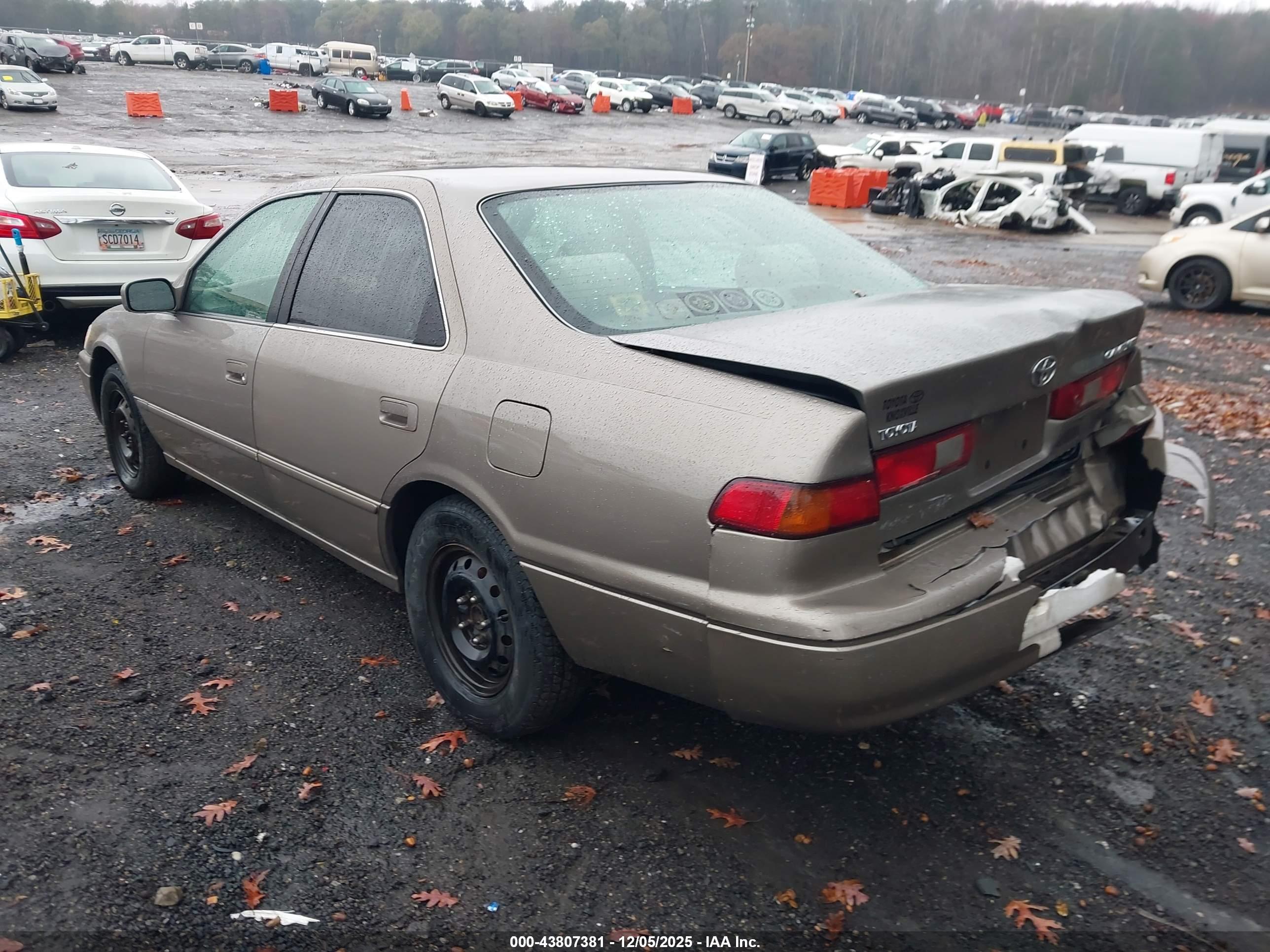 TOYOTA CAMRY image 3