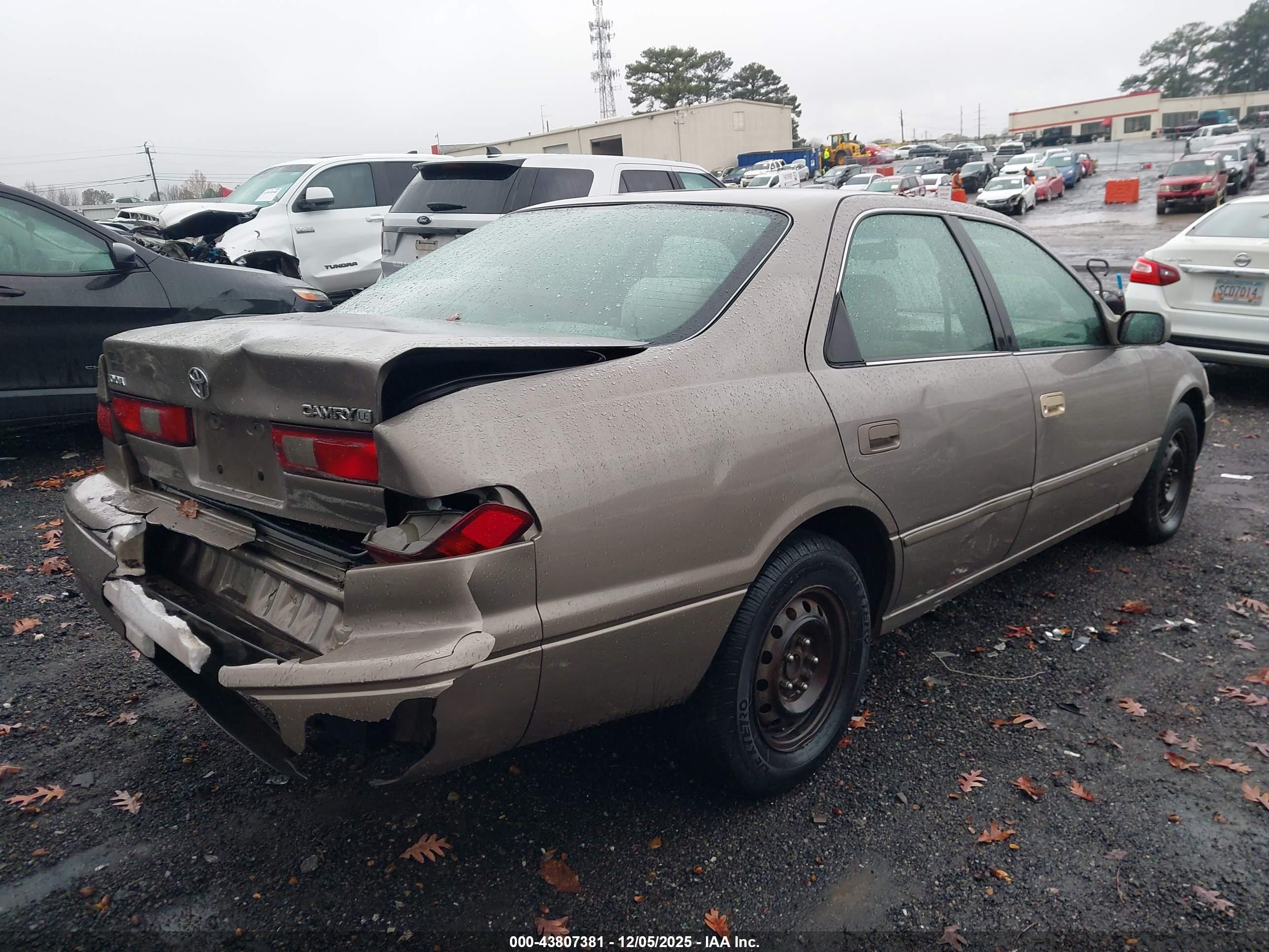 TOYOTA CAMRY image 4