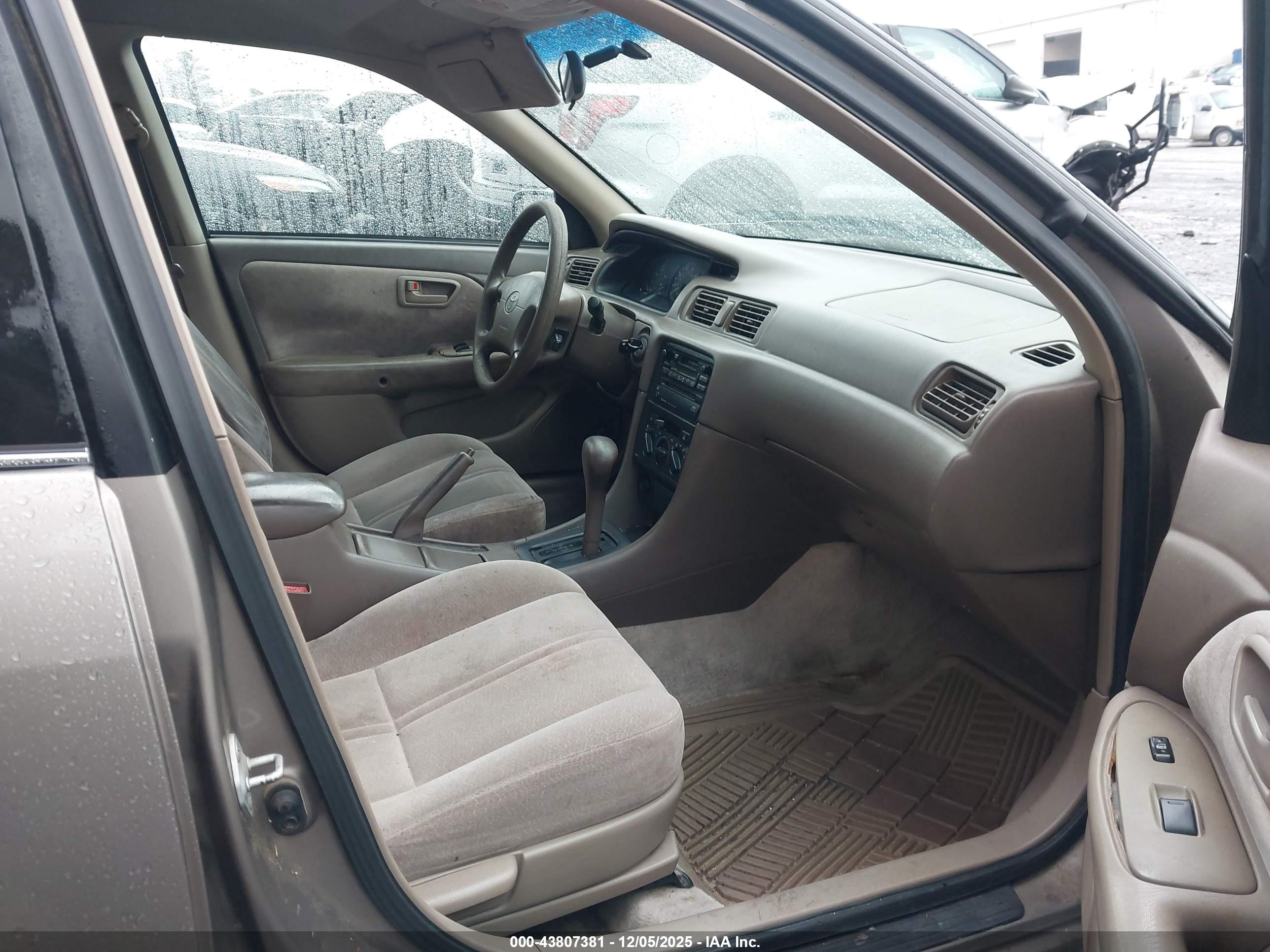 TOYOTA CAMRY image 5