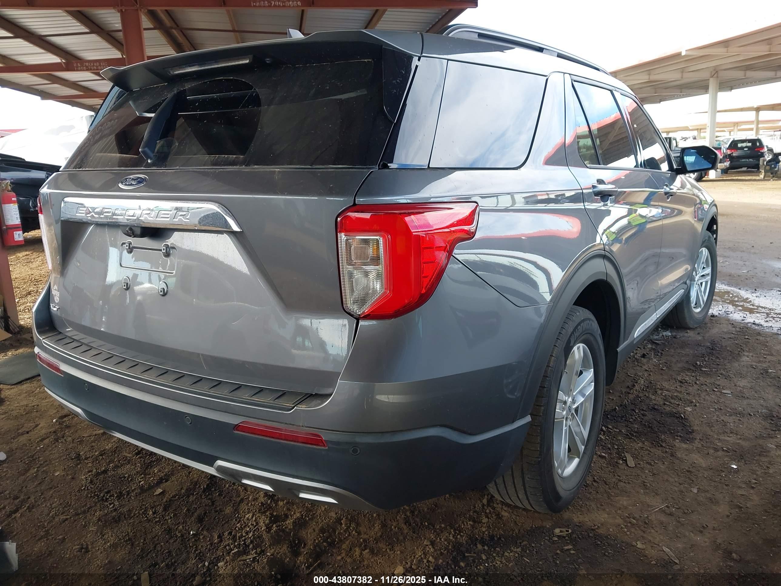 FORD EXPLORER image 4