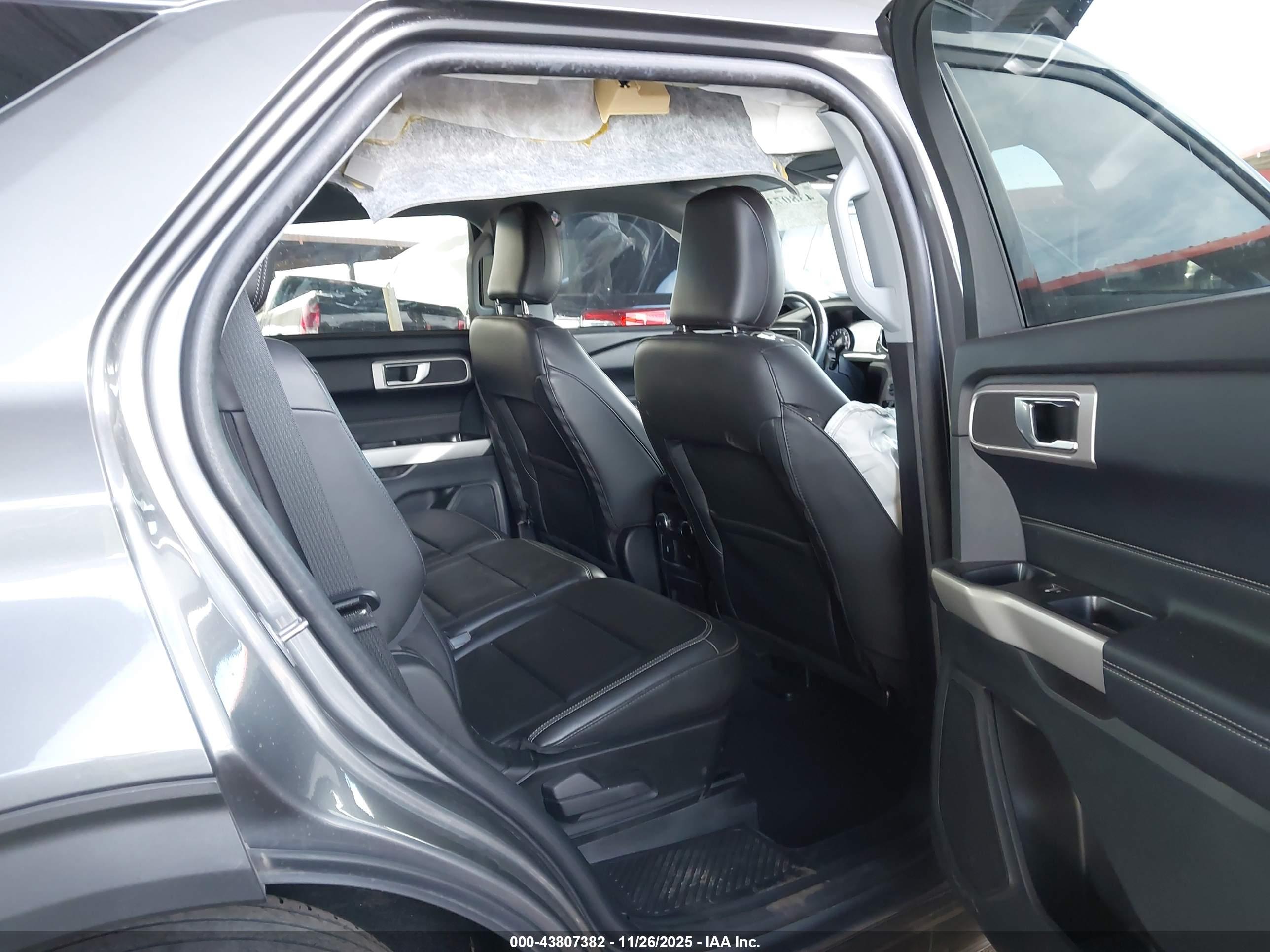 FORD EXPLORER image 8