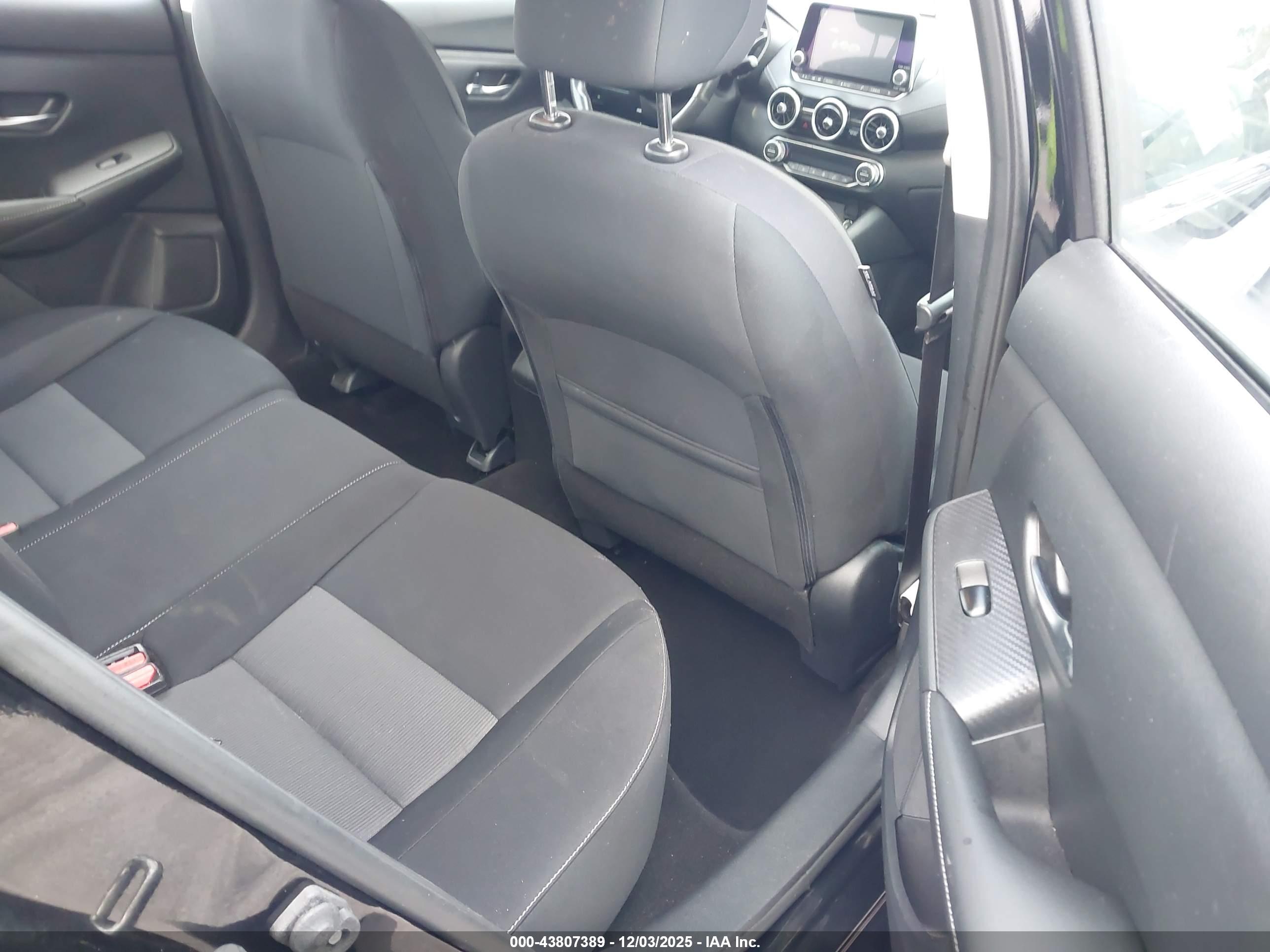 NISSAN SENTRA image 8