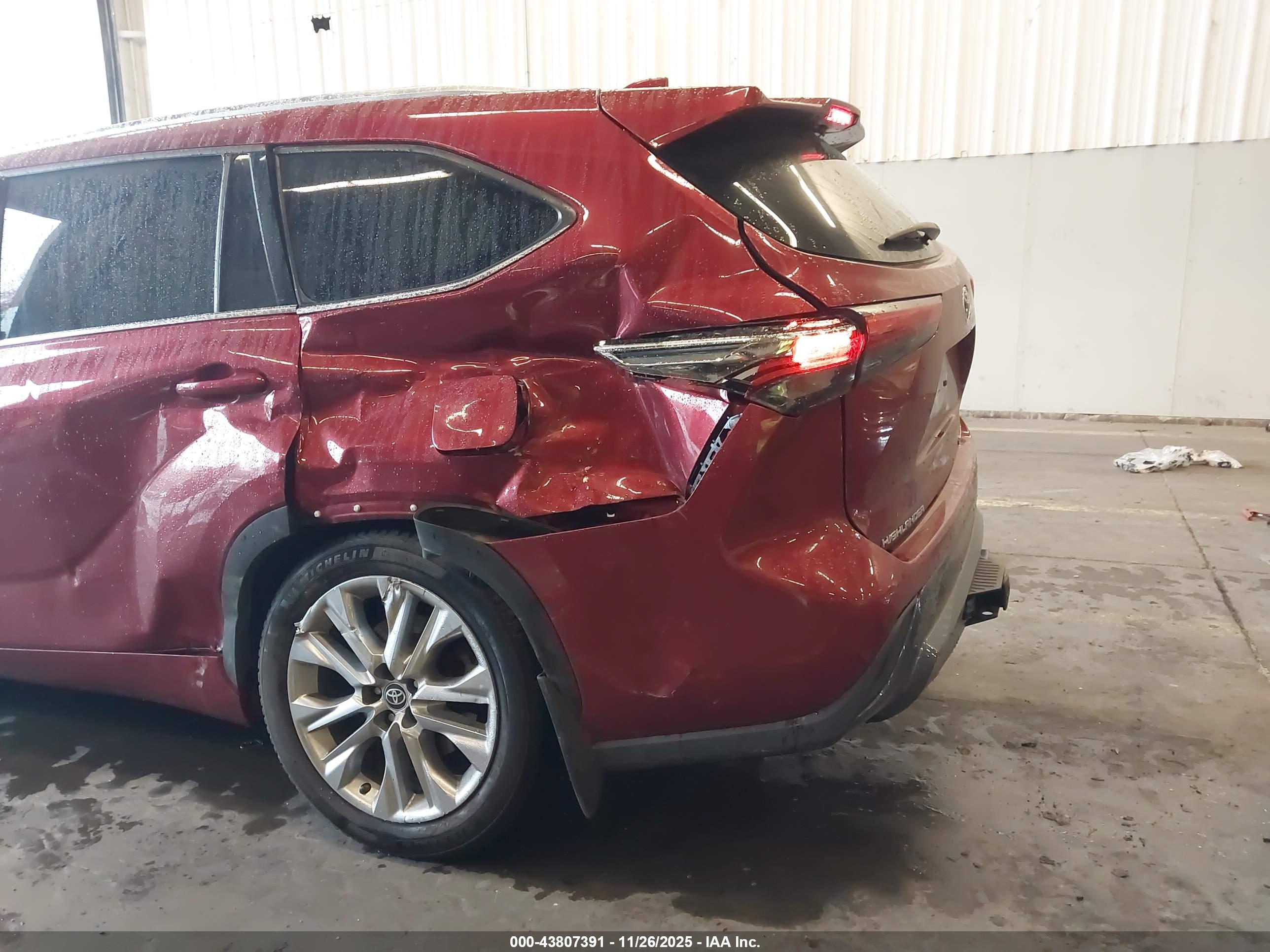 TOYOTA HIGHLANDER image 6
