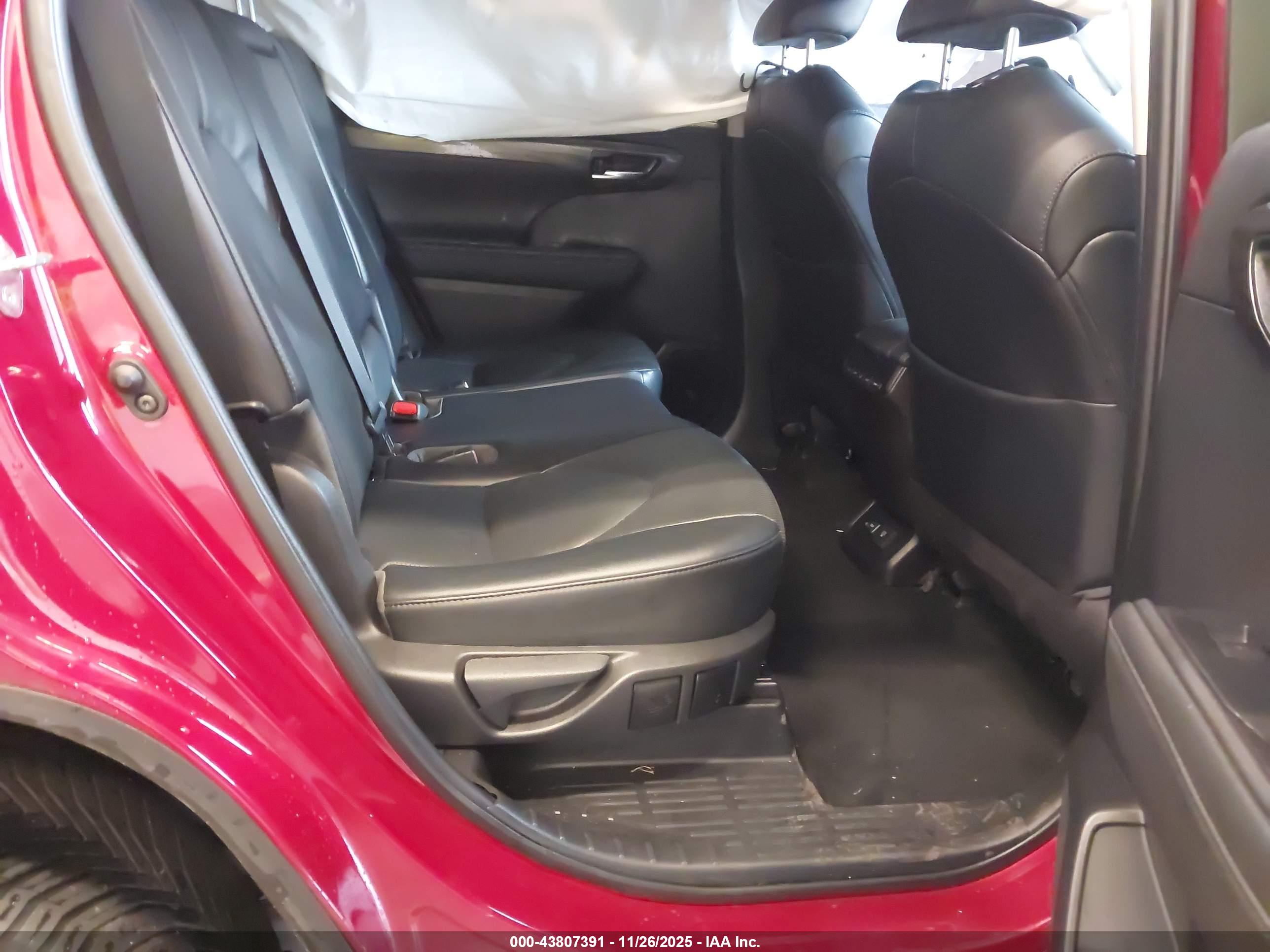 TOYOTA HIGHLANDER image 8
