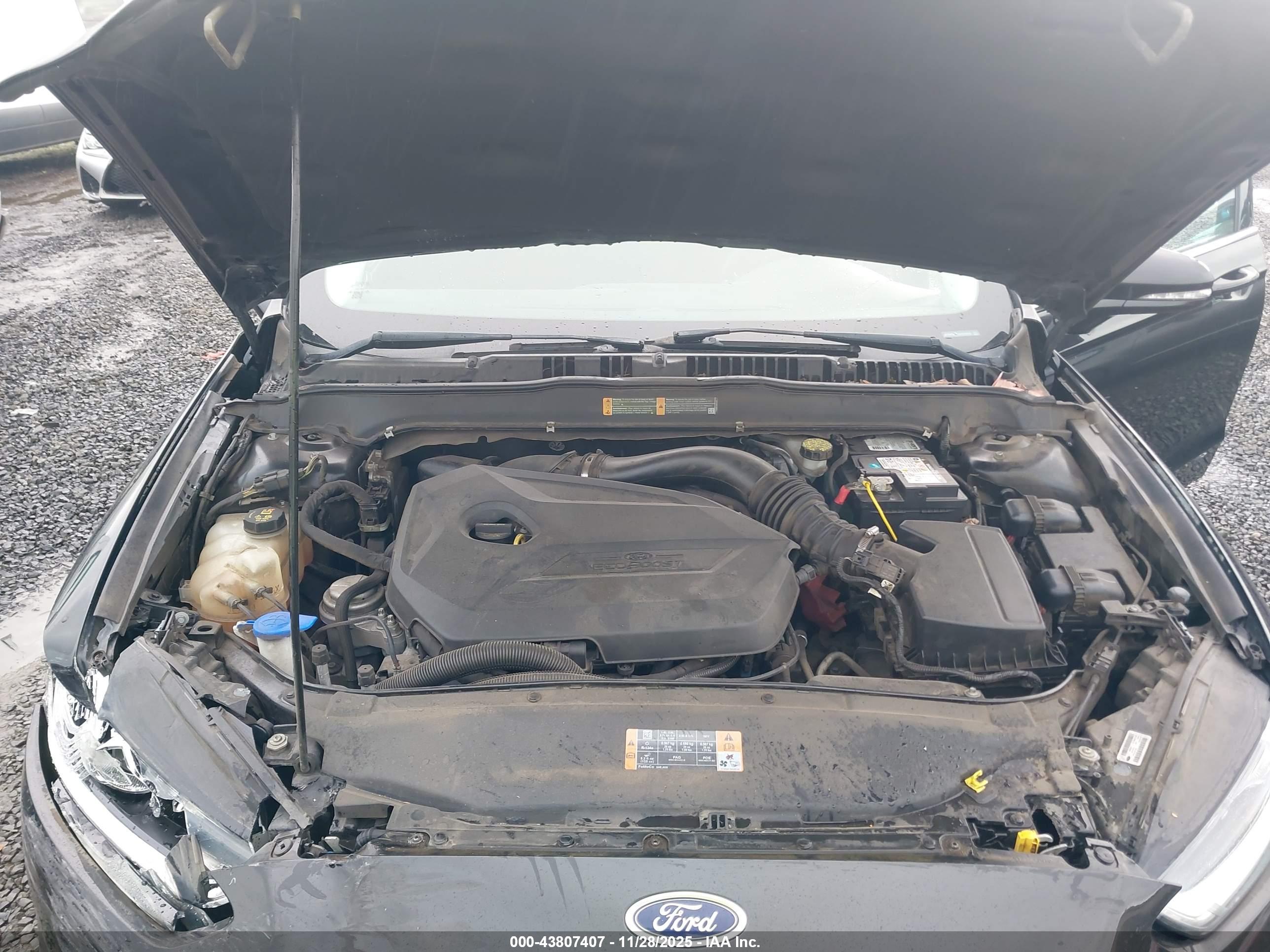FORD FUSION image 10