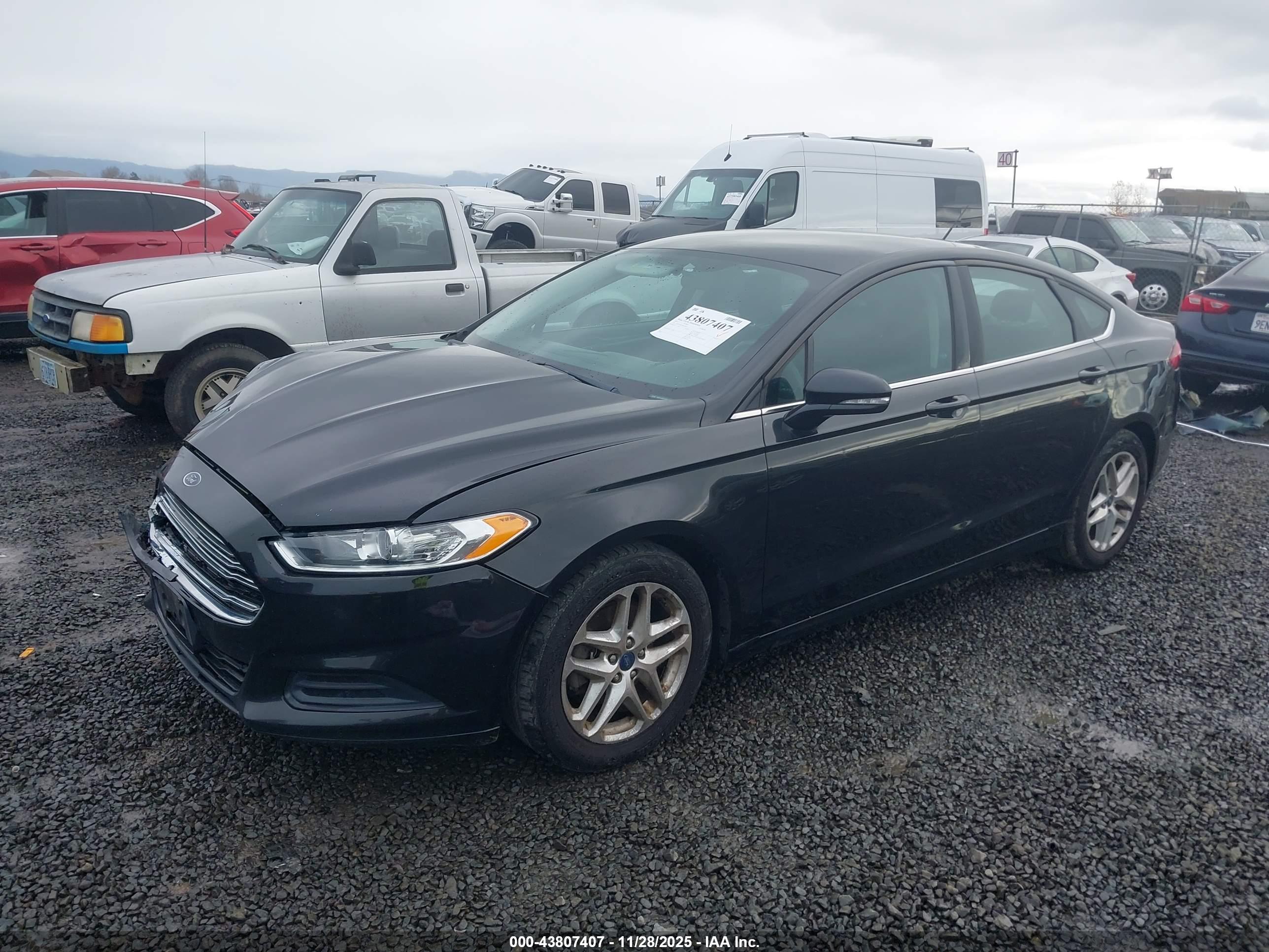 FORD FUSION image 2