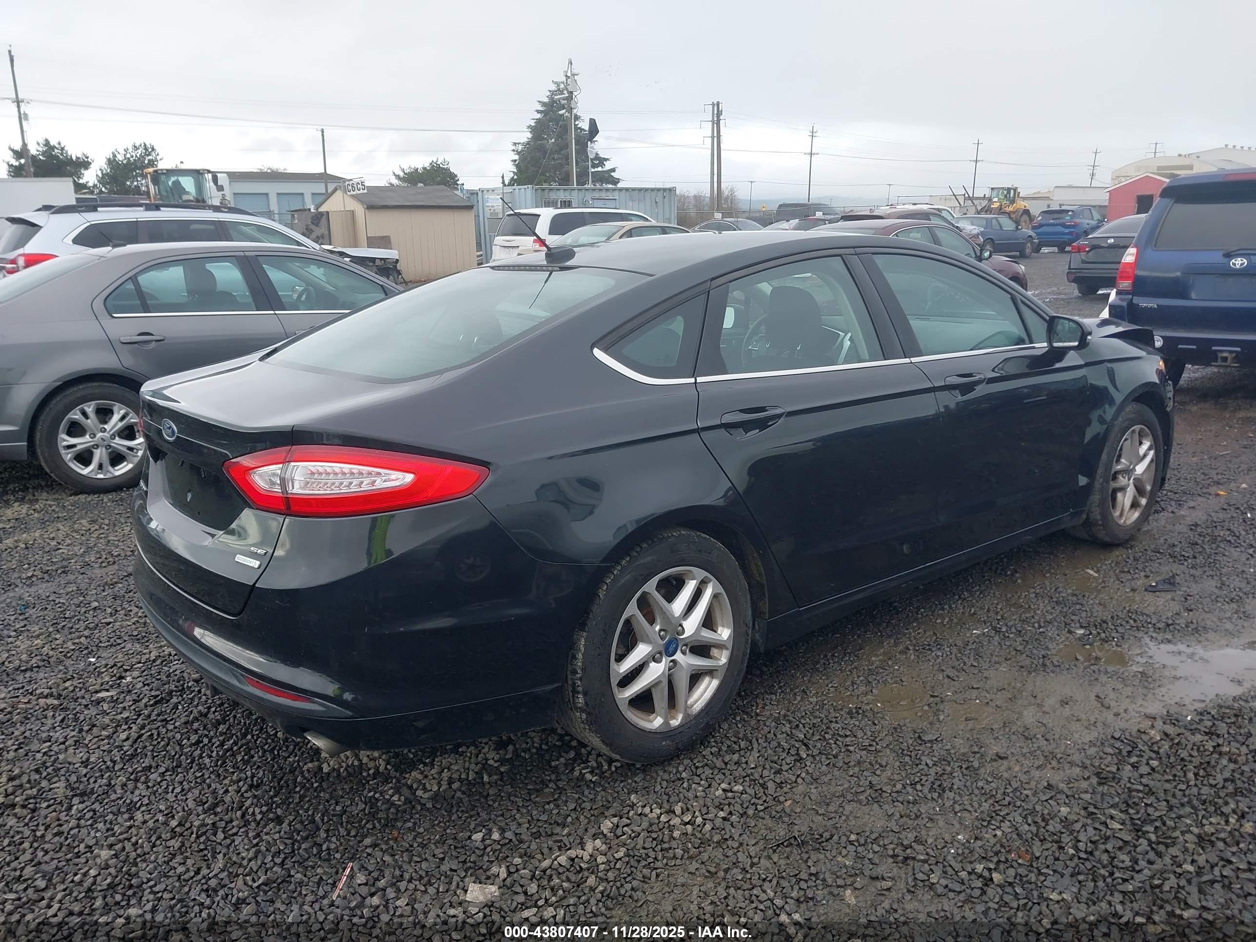 FORD FUSION image 4