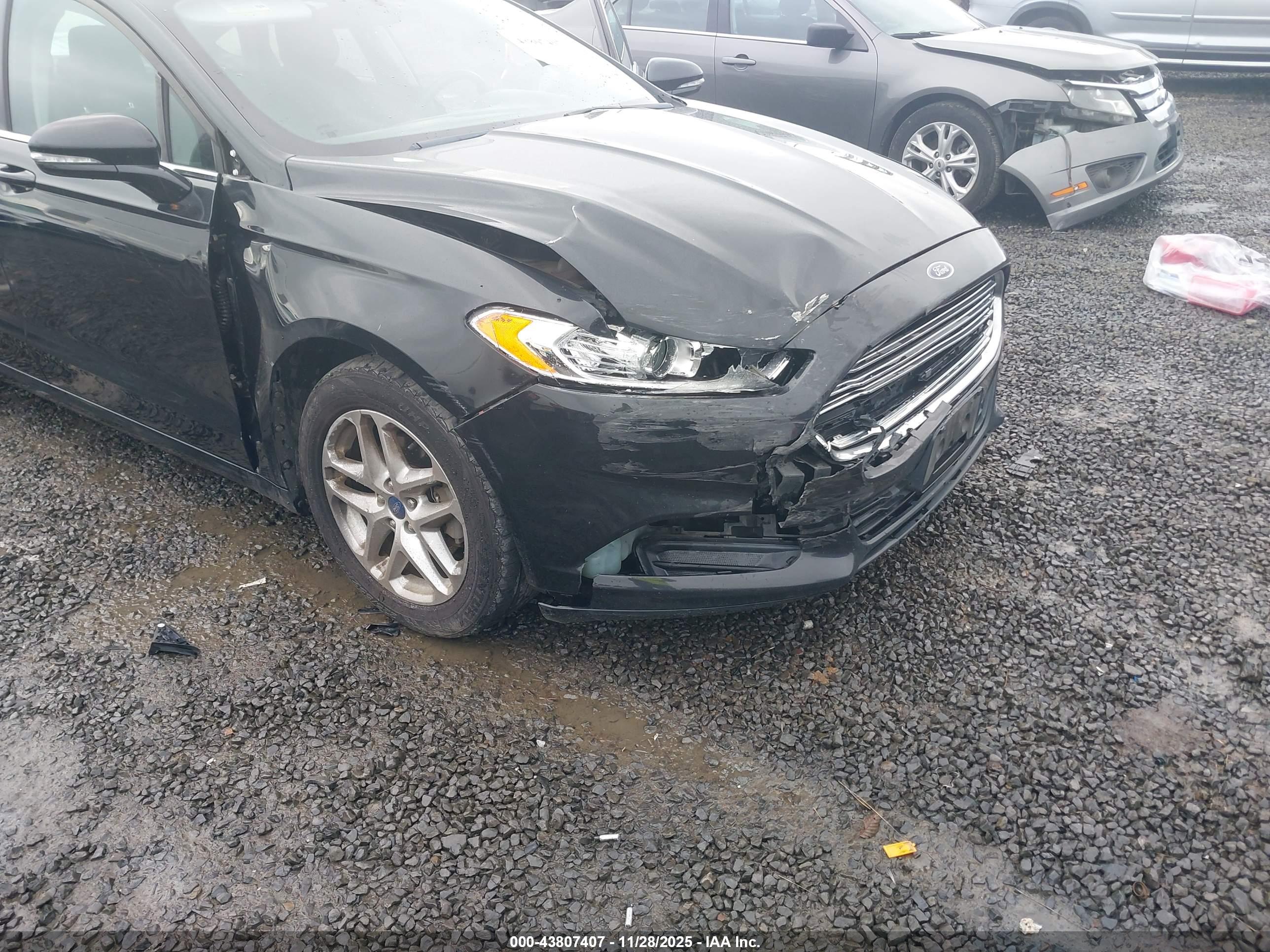 FORD FUSION image 6