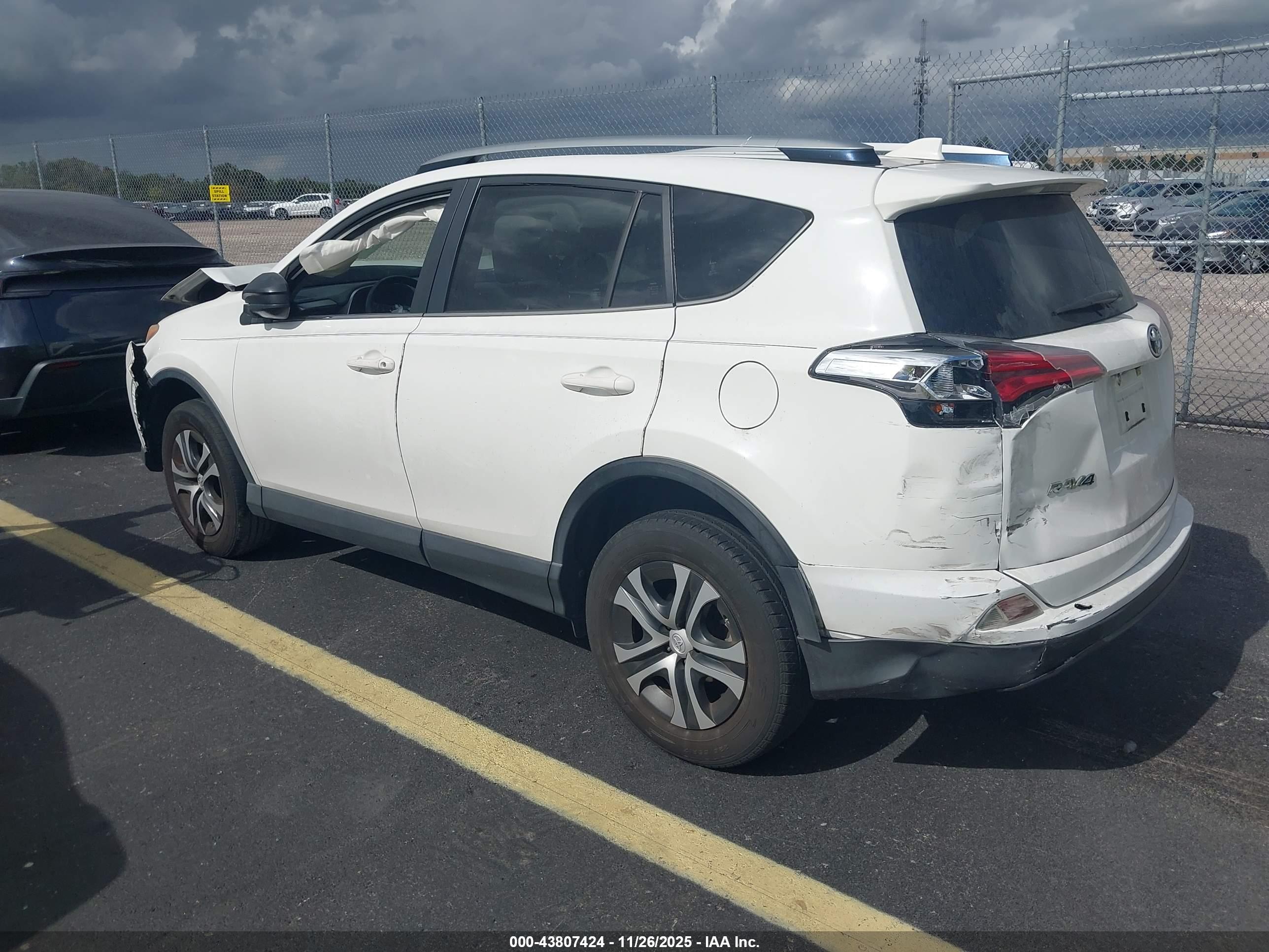 TOYOTA RAV4 image 3