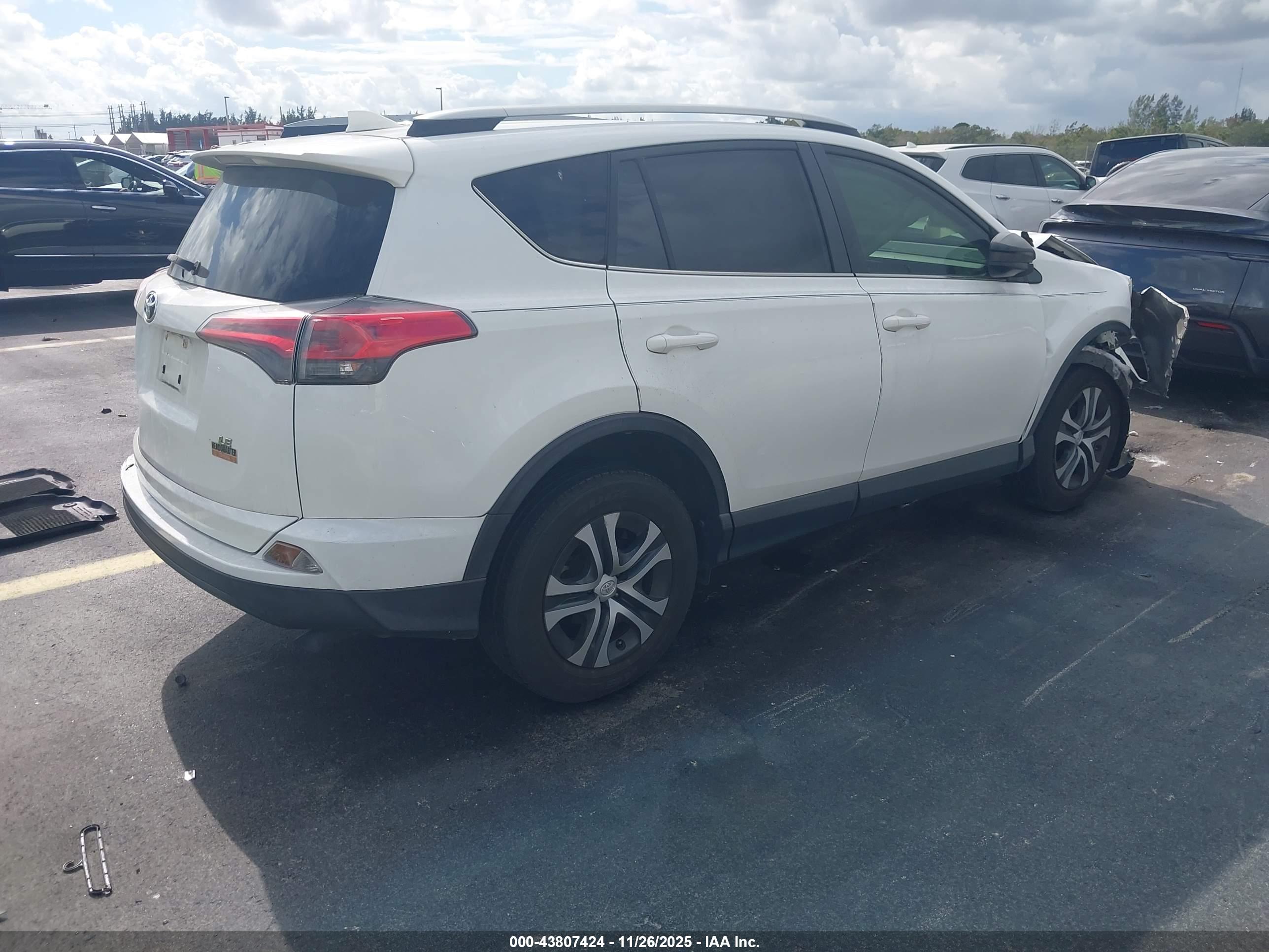 TOYOTA RAV4 image 4