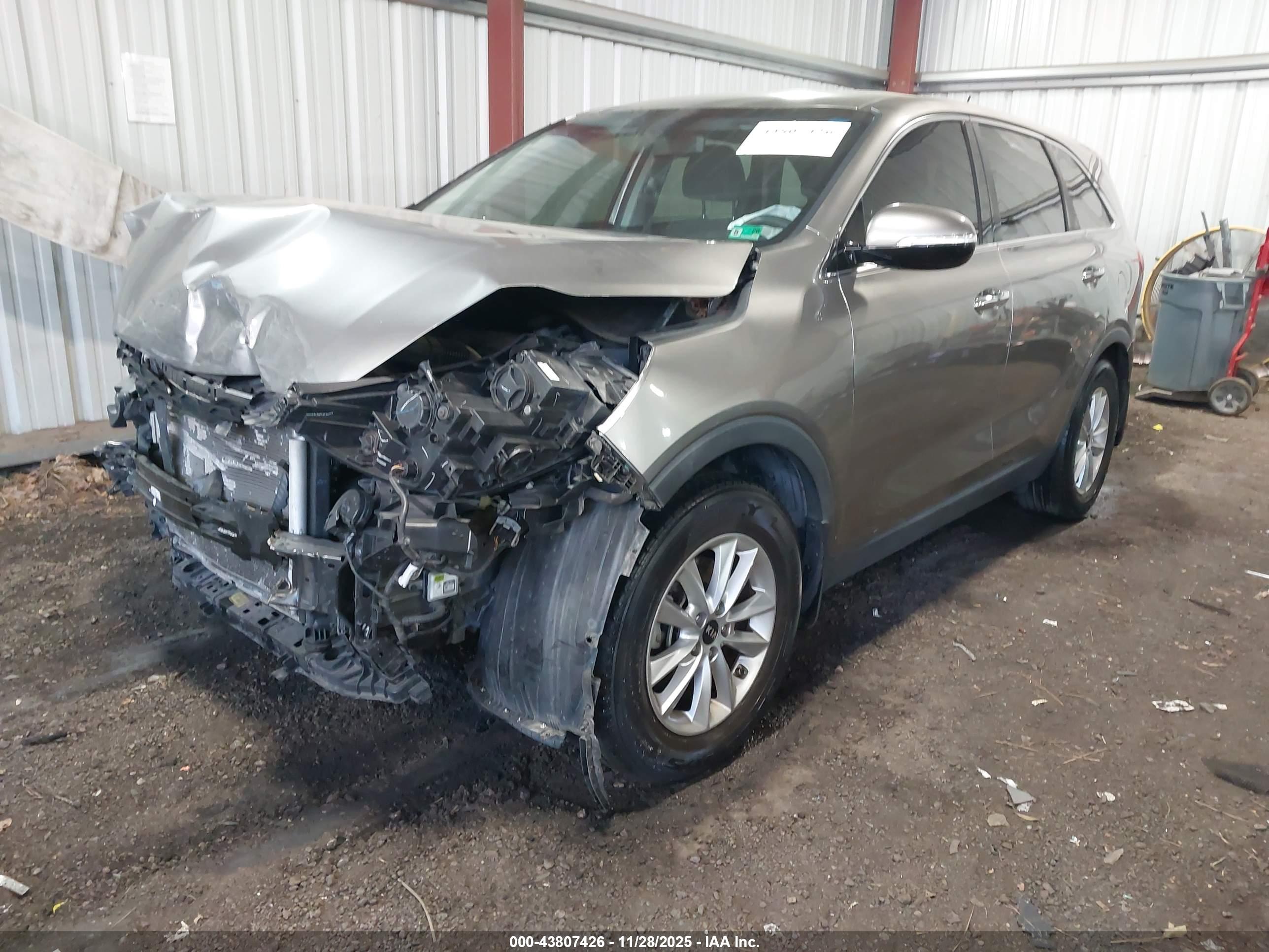 KIA SORENTO image 2