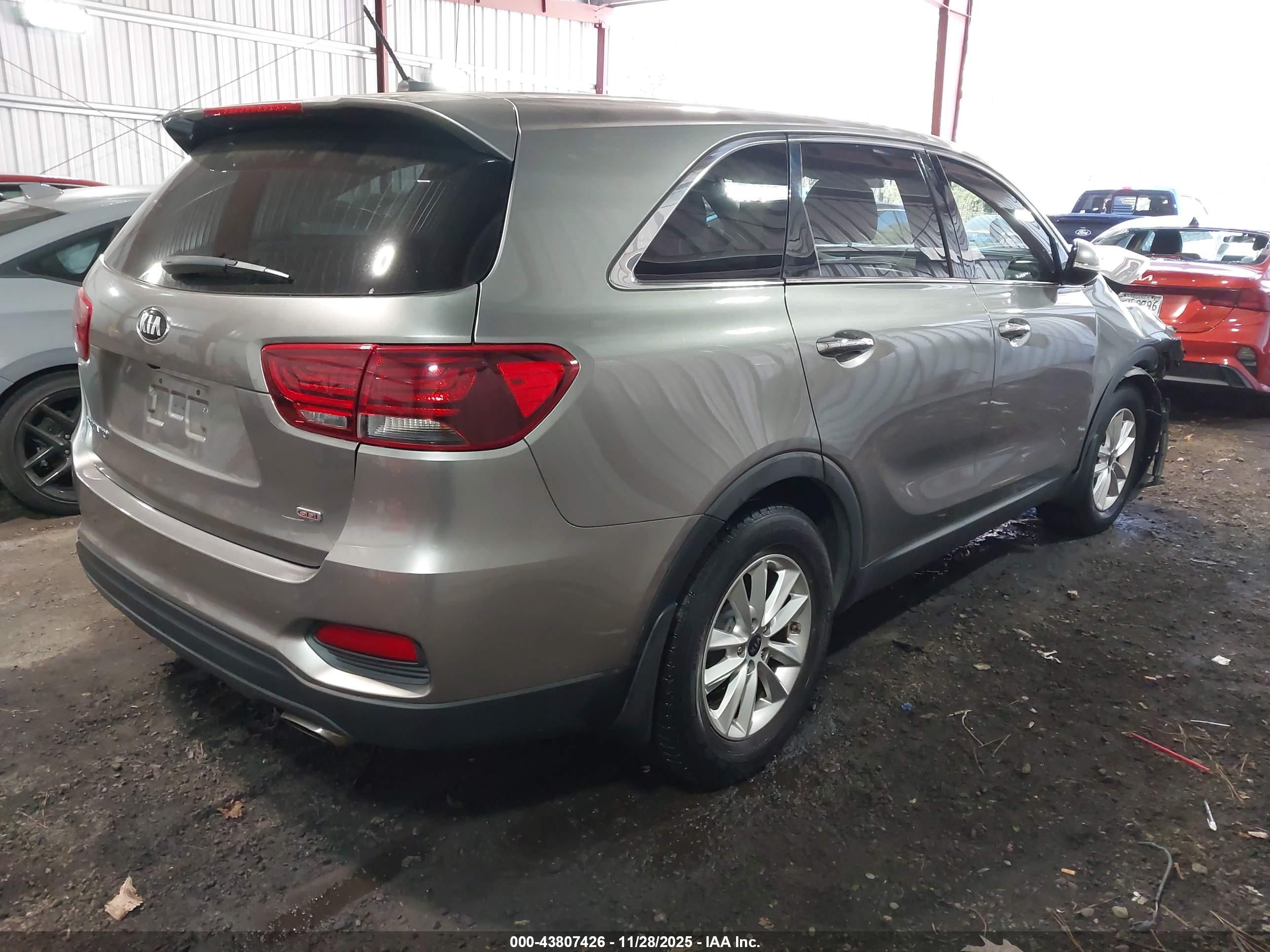 KIA SORENTO image 4