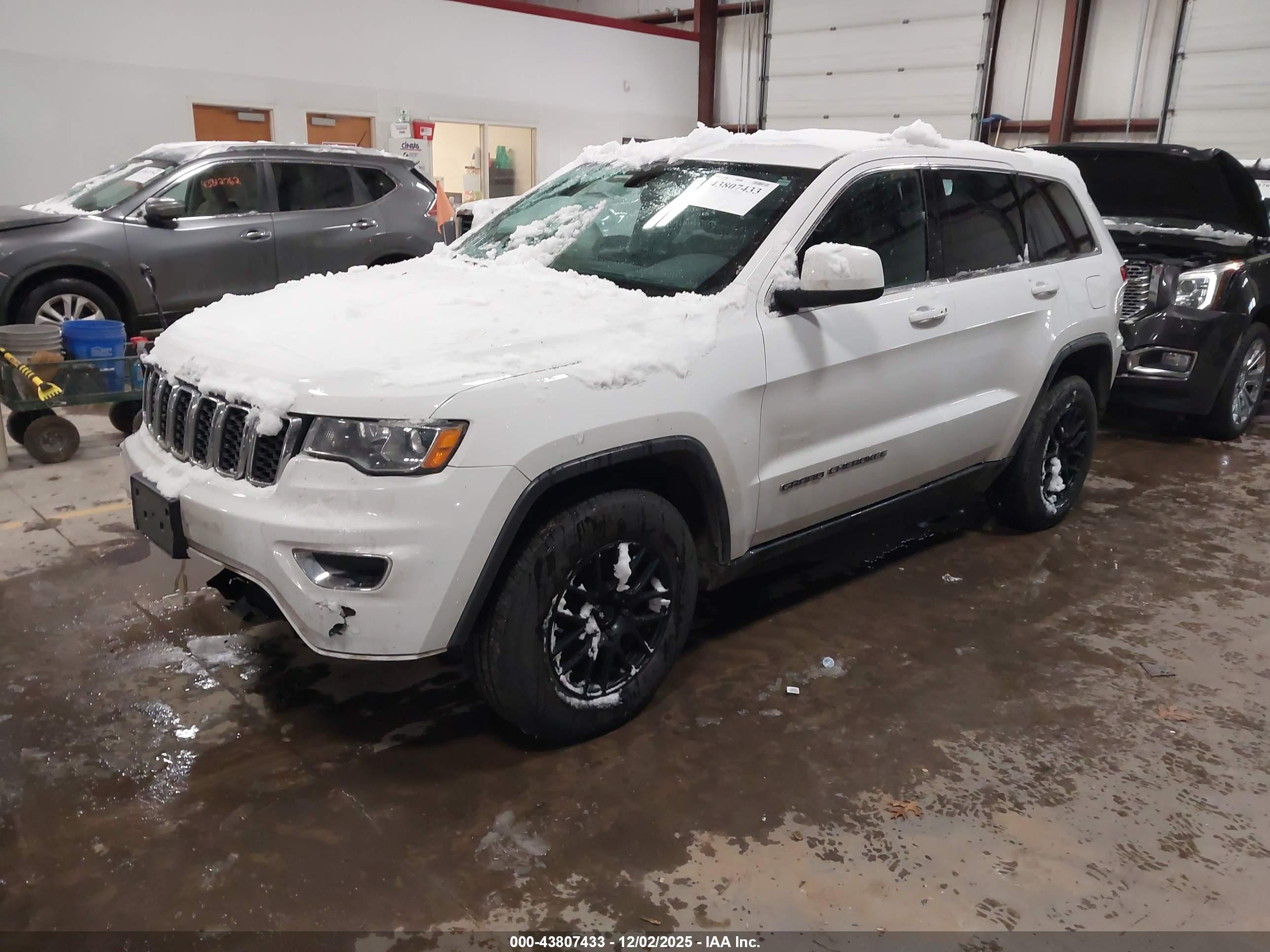 JEEP GRAND image 2