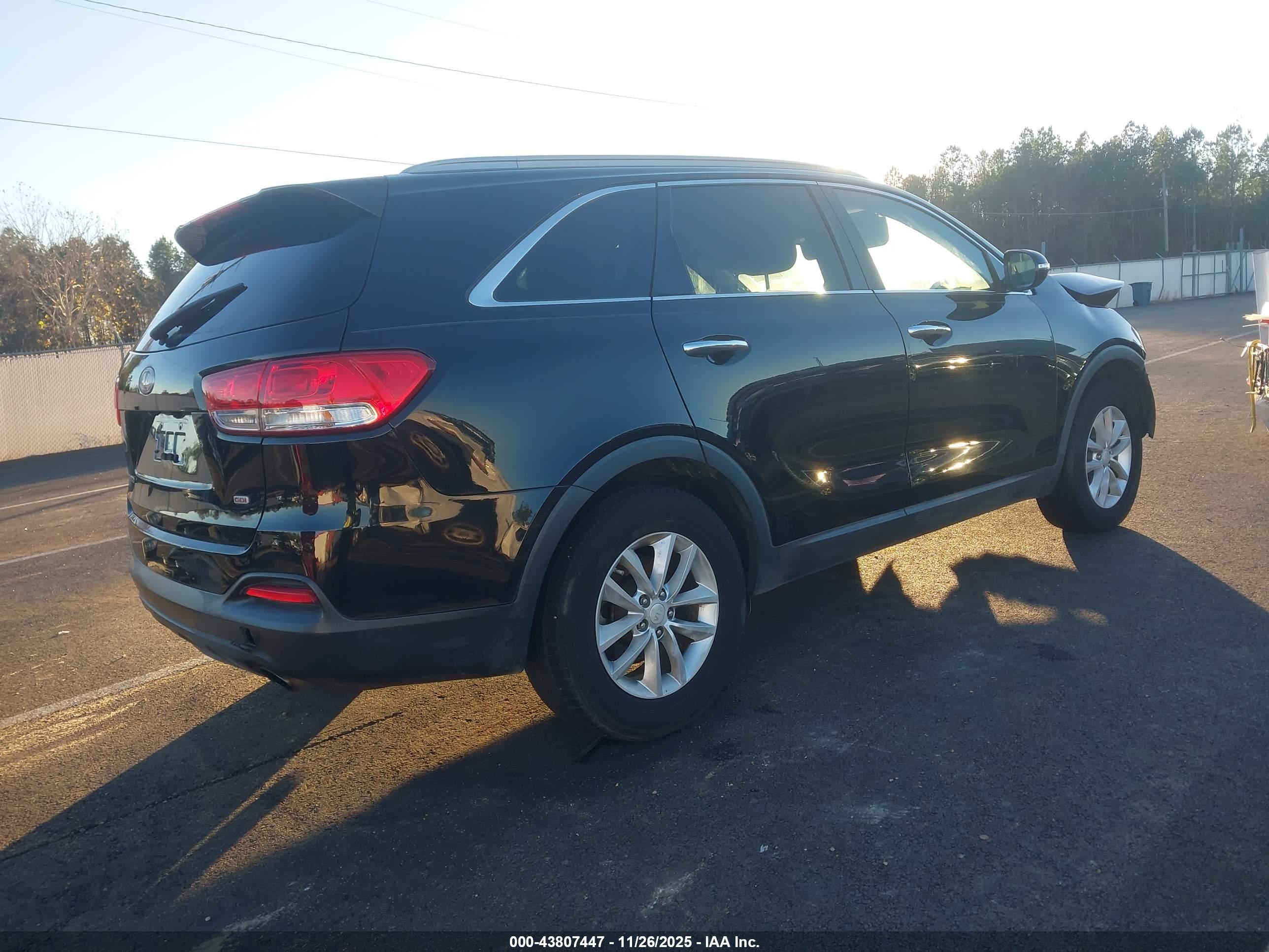KIA SORENTO image 4