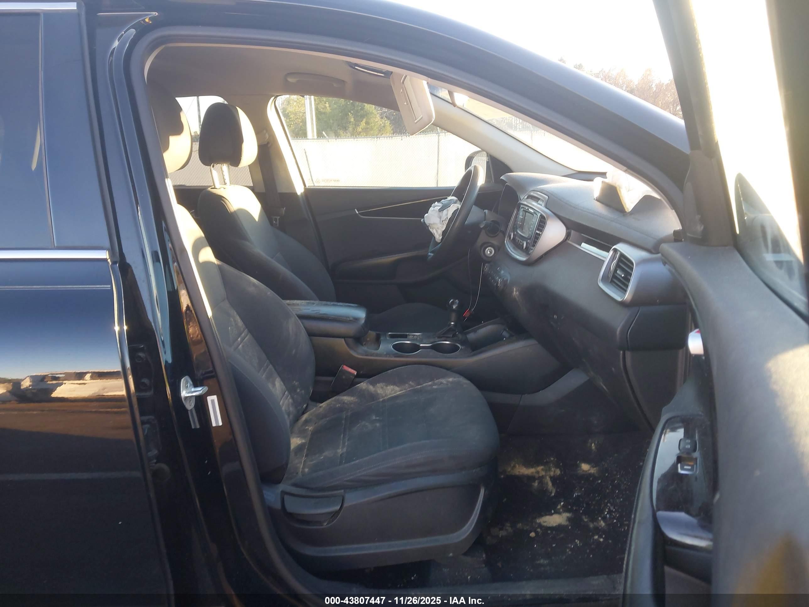 KIA SORENTO image 5